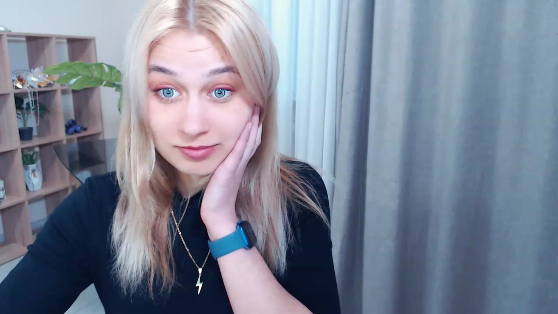Gallery image thumbnail from Kukla_kolduna's myfreecams stream on, 03/17/2023, 15:50 image 4 of 20