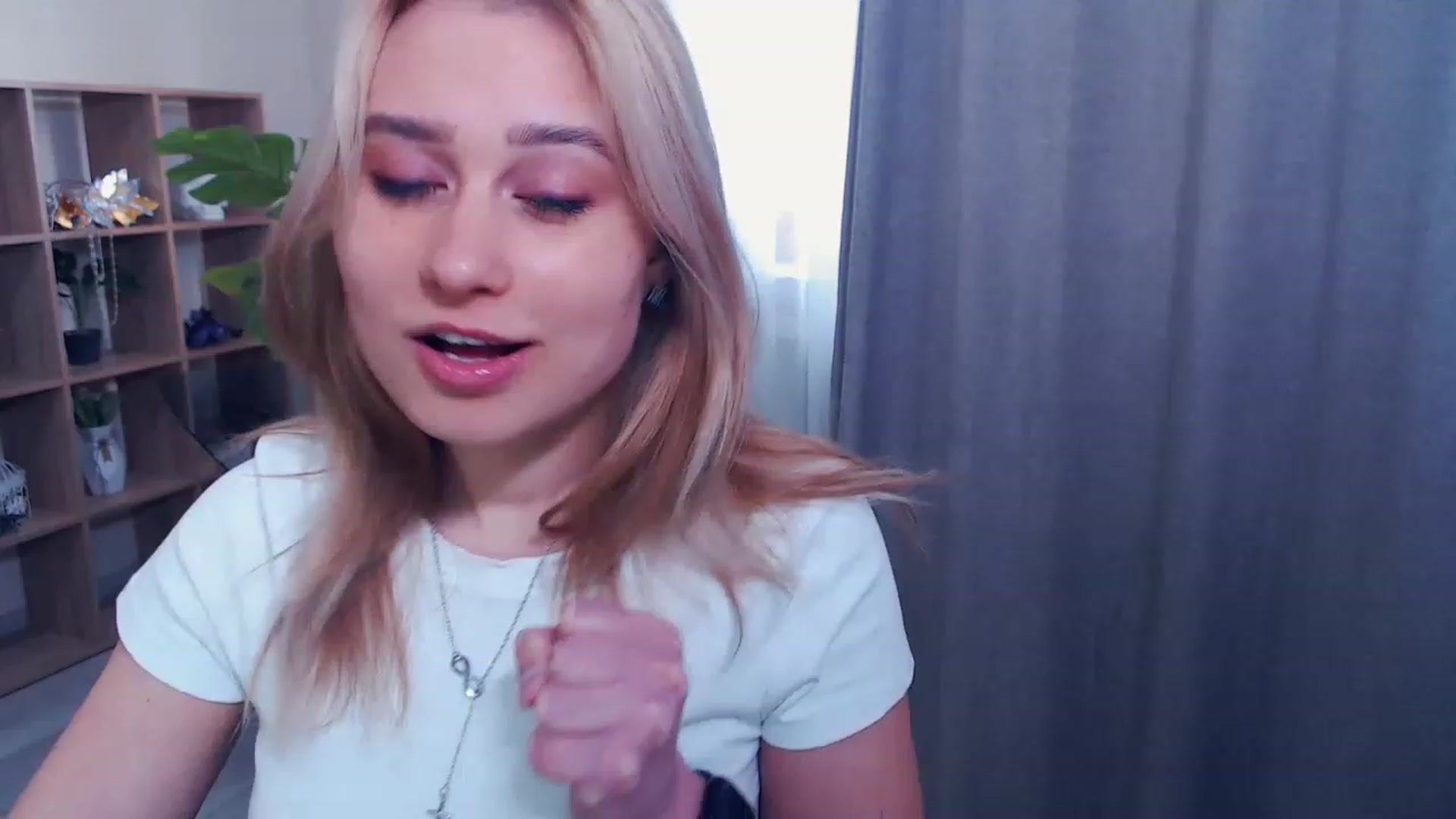Gallery image thumbnail from Kukla_kolduna's myfreecams stream on, 03/18/2023, 14:32 image 4 of 20