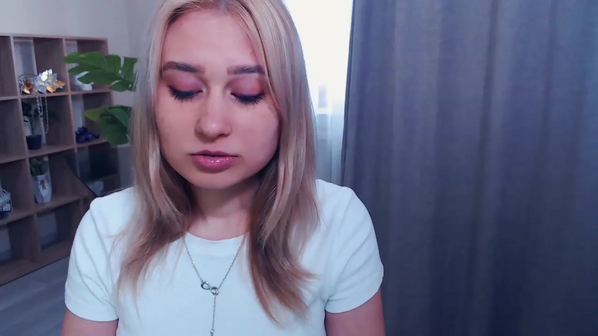 Gallery image thumbnail from Kukla_kolduna's myfreecams stream on, 03/18/2023, 14:32 image 2 of 20