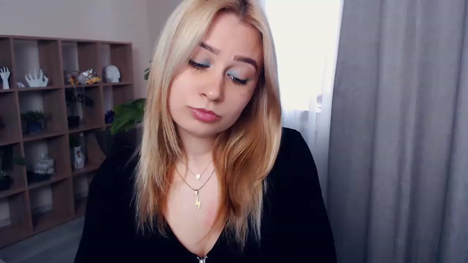 Gallery image thumbnail from Kukla_kolduna's myfreecams stream on, 03/25/2023, 12:50 image 12 of 20