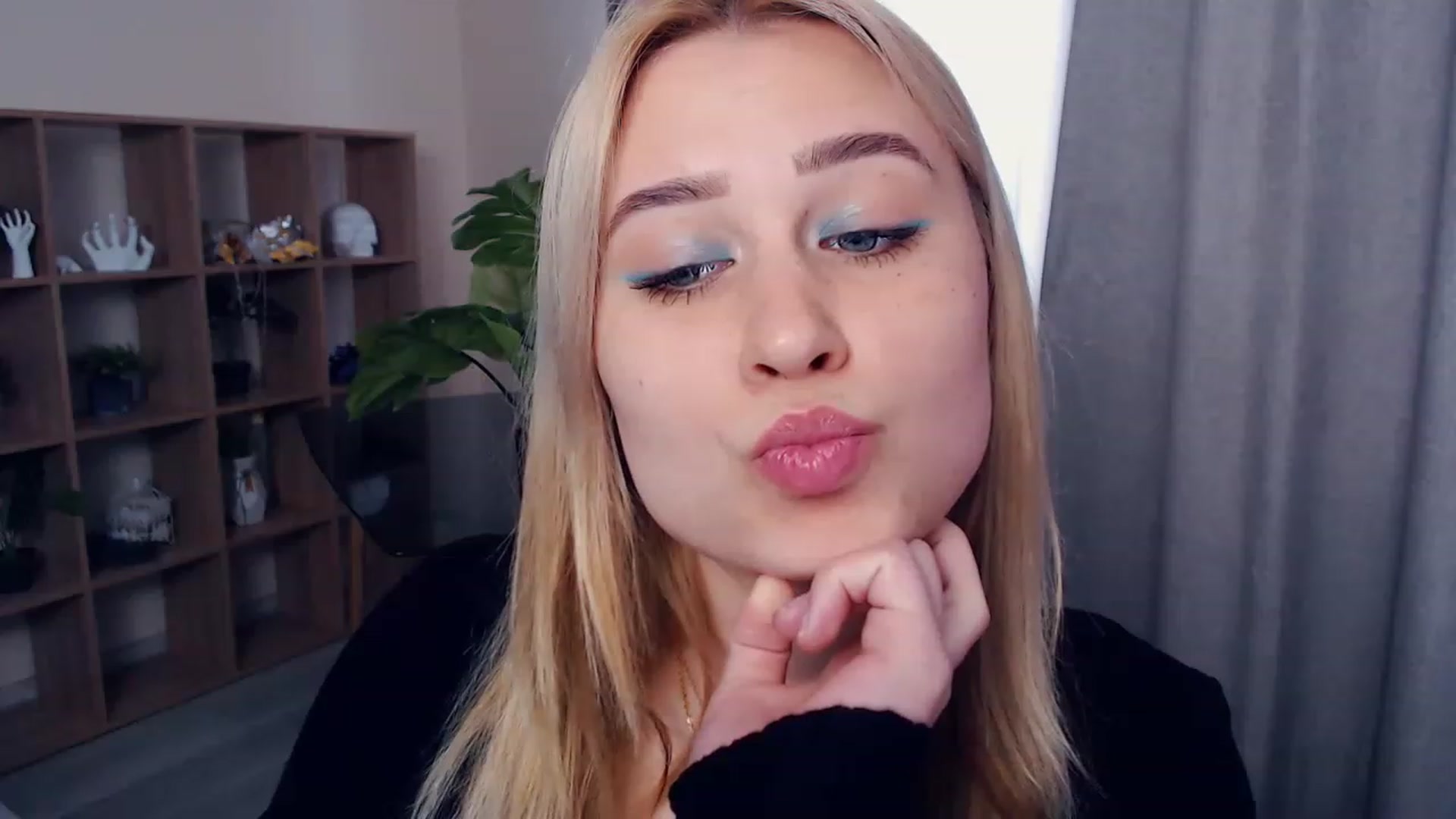 Gallery image thumbnail from Kukla_kolduna's myfreecams stream on, 03/25/2023, 12:50 image 8 of 20