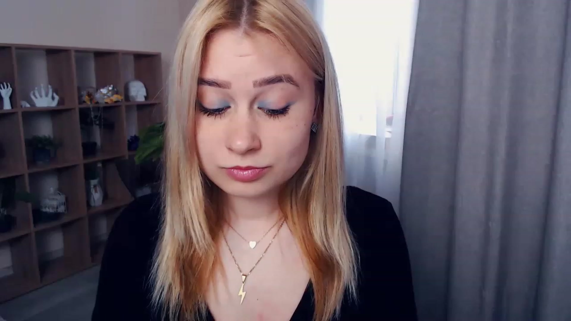 Gallery image thumbnail from Kukla_kolduna's myfreecams stream on, 03/25/2023, 12:50 image 17 of 20