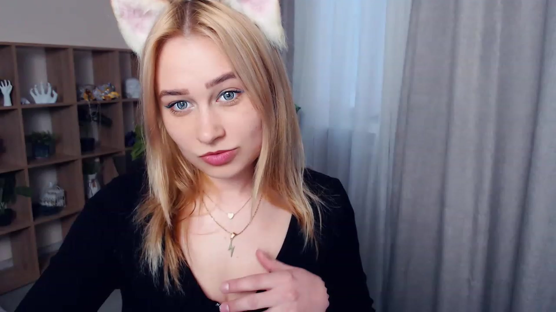 Gallery image thumbnail from Kukla_kolduna's myfreecams stream on, 03/25/2023, 15:08 image 14 of 20