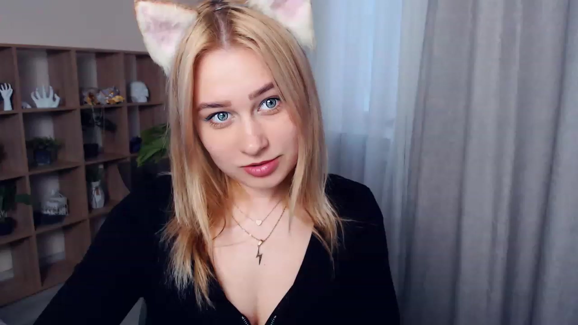 Gallery image thumbnail from Kukla_kolduna's myfreecams stream on, 03/25/2023, 15:08 image 15 of 20
