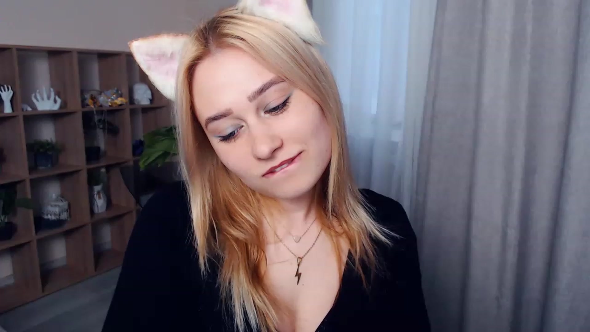 Gallery image thumbnail from Kukla_kolduna's myfreecams stream on, 03/25/2023, 15:08 image 16 of 20