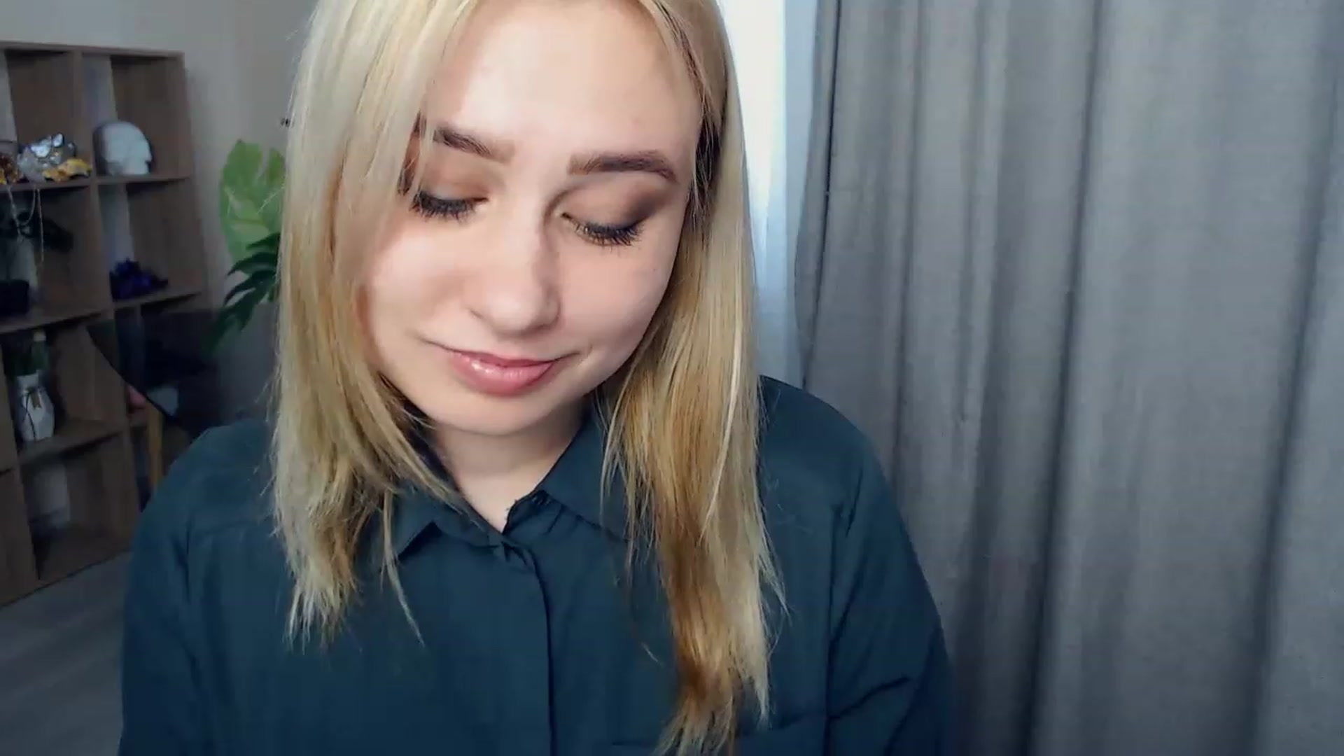 Gallery image thumbnail from Kukla_kolduna's myfreecams stream on, 03/26/2023, 15:12 image 4 of 20
