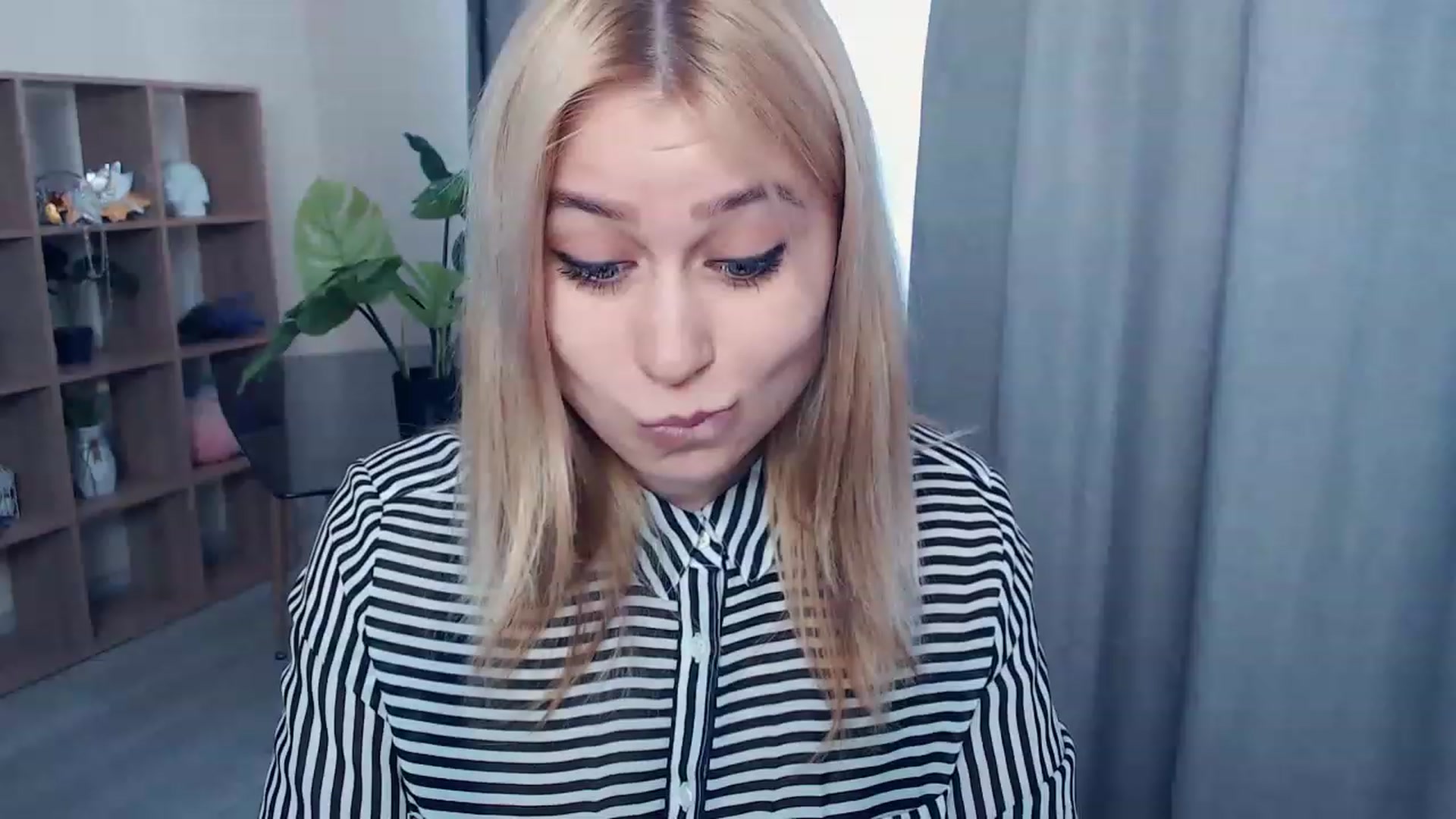 Gallery image thumbnail from Kukla_kolduna's myfreecams stream on, 03/30/2023, 13:41 image 6 of 20