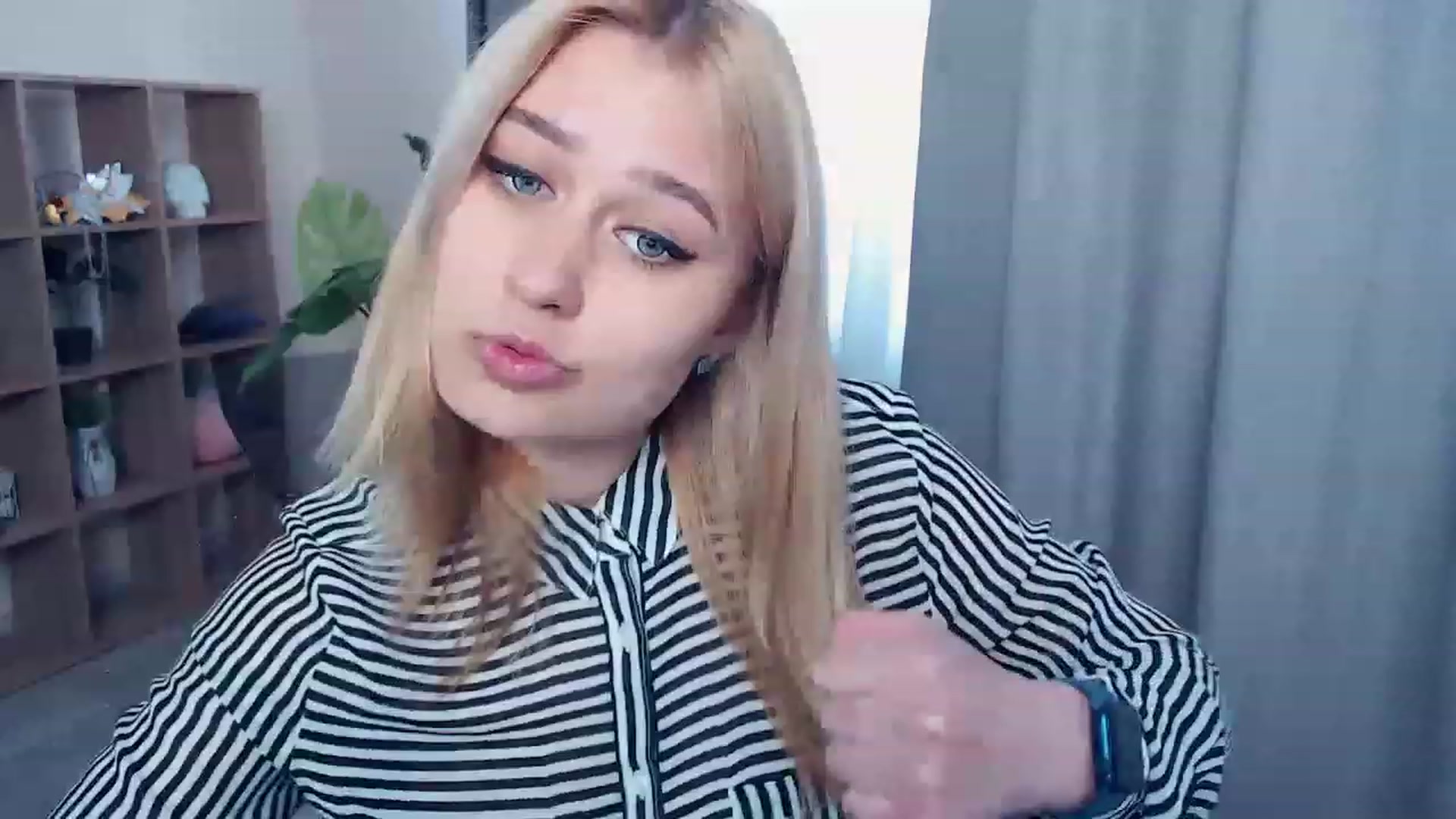 Gallery image thumbnail from Kukla_kolduna's myfreecams stream on, 03/30/2023, 13:41 image 3 of 20