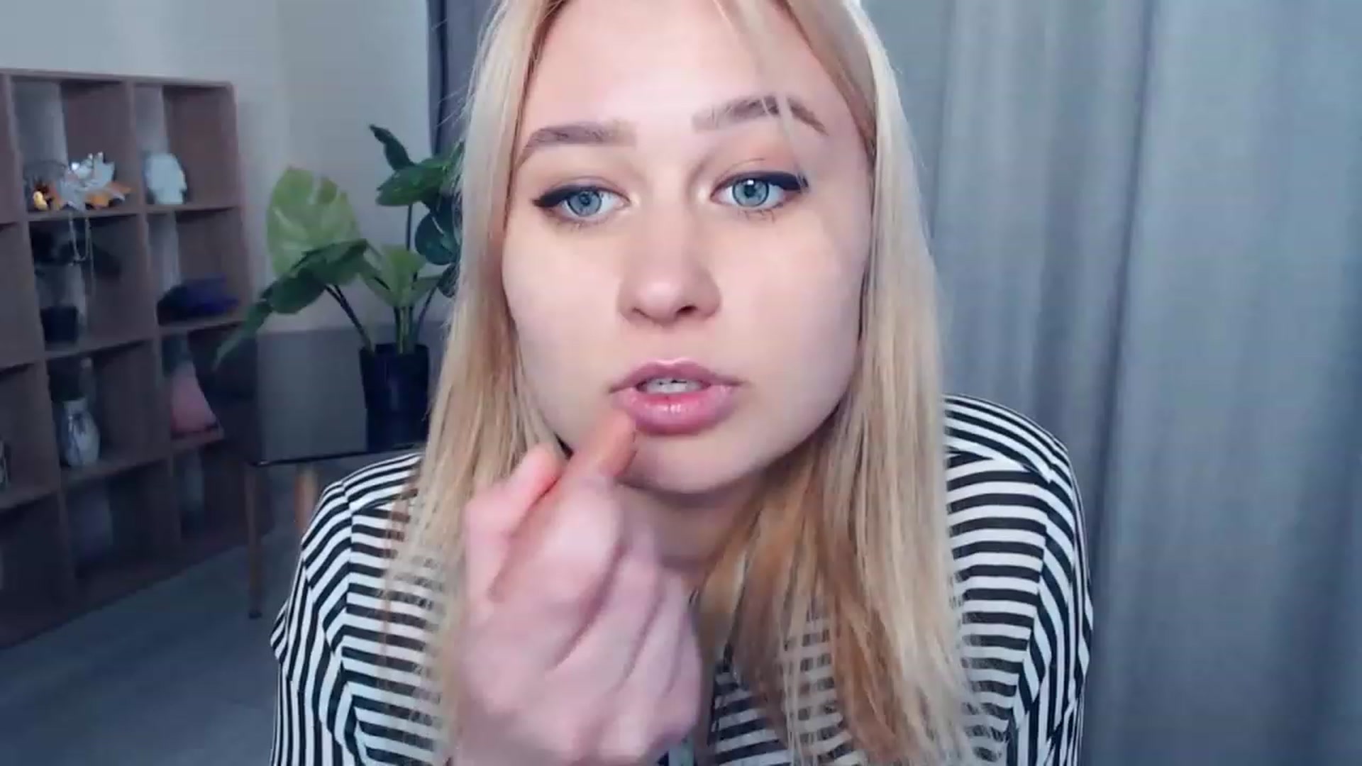 Gallery image thumbnail from Kukla_kolduna's myfreecams stream on, 03/30/2023, 15:04 image 17 of 20