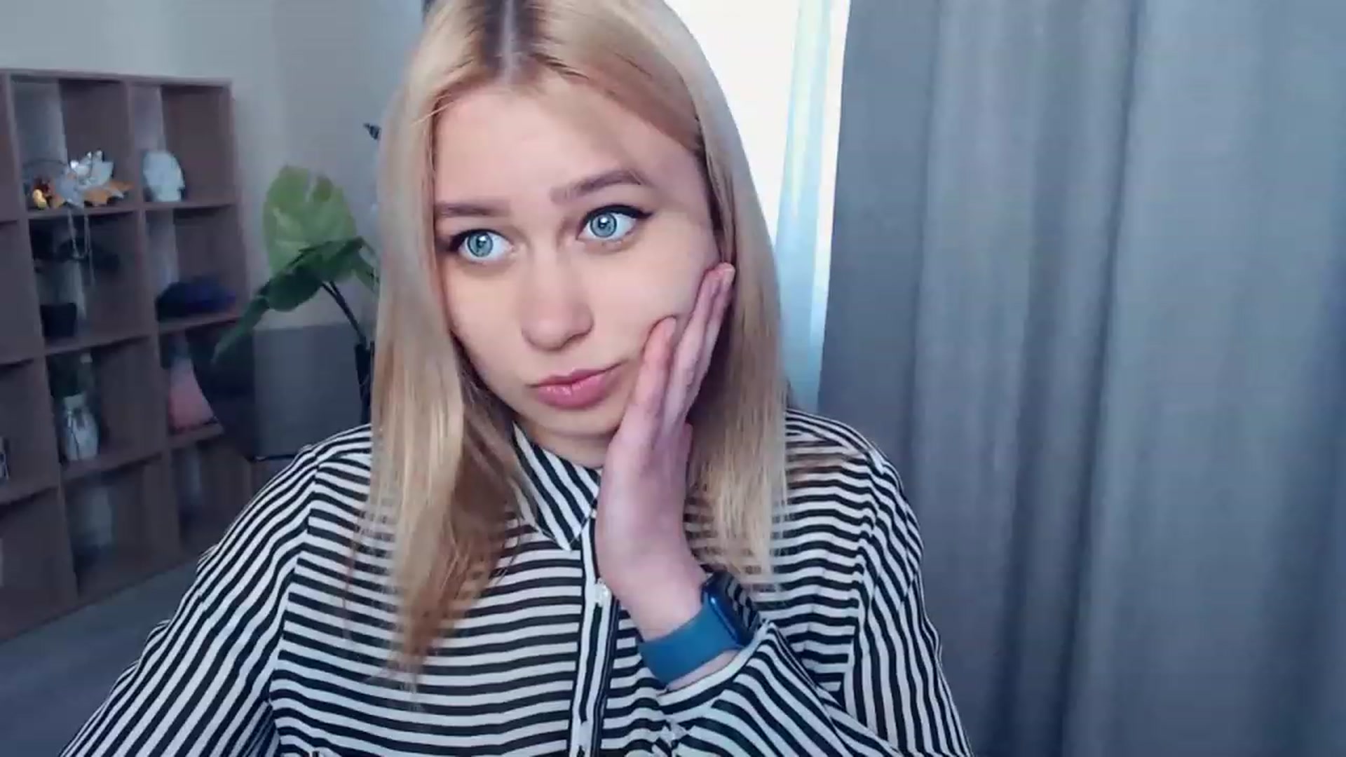 Gallery image thumbnail from Kukla_kolduna's myfreecams stream on, 03/30/2023, 15:04 image 7 of 20