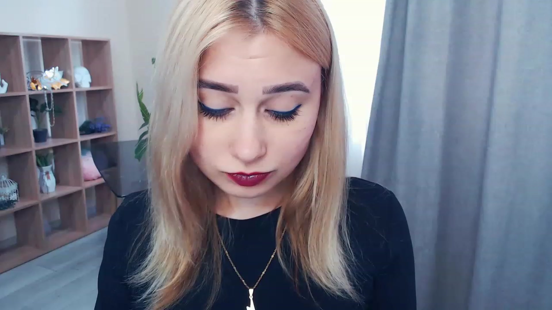 Gallery image thumbnail from Kukla_kolduna's myfreecams stream on, 04/01/2023, 13:06 image 17 of 20