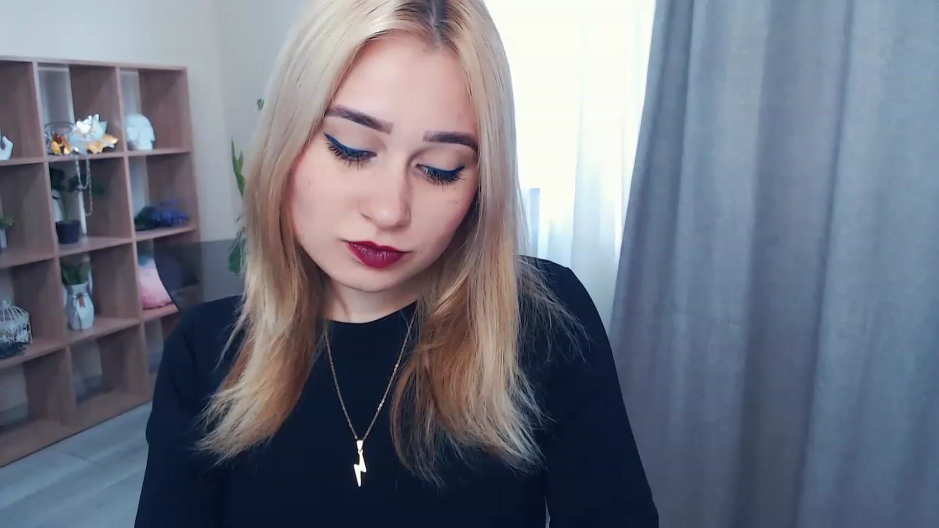 Gallery image thumbnail from Kukla_kolduna's myfreecams stream on, 04/01/2023, 13:06 image 4 of 20