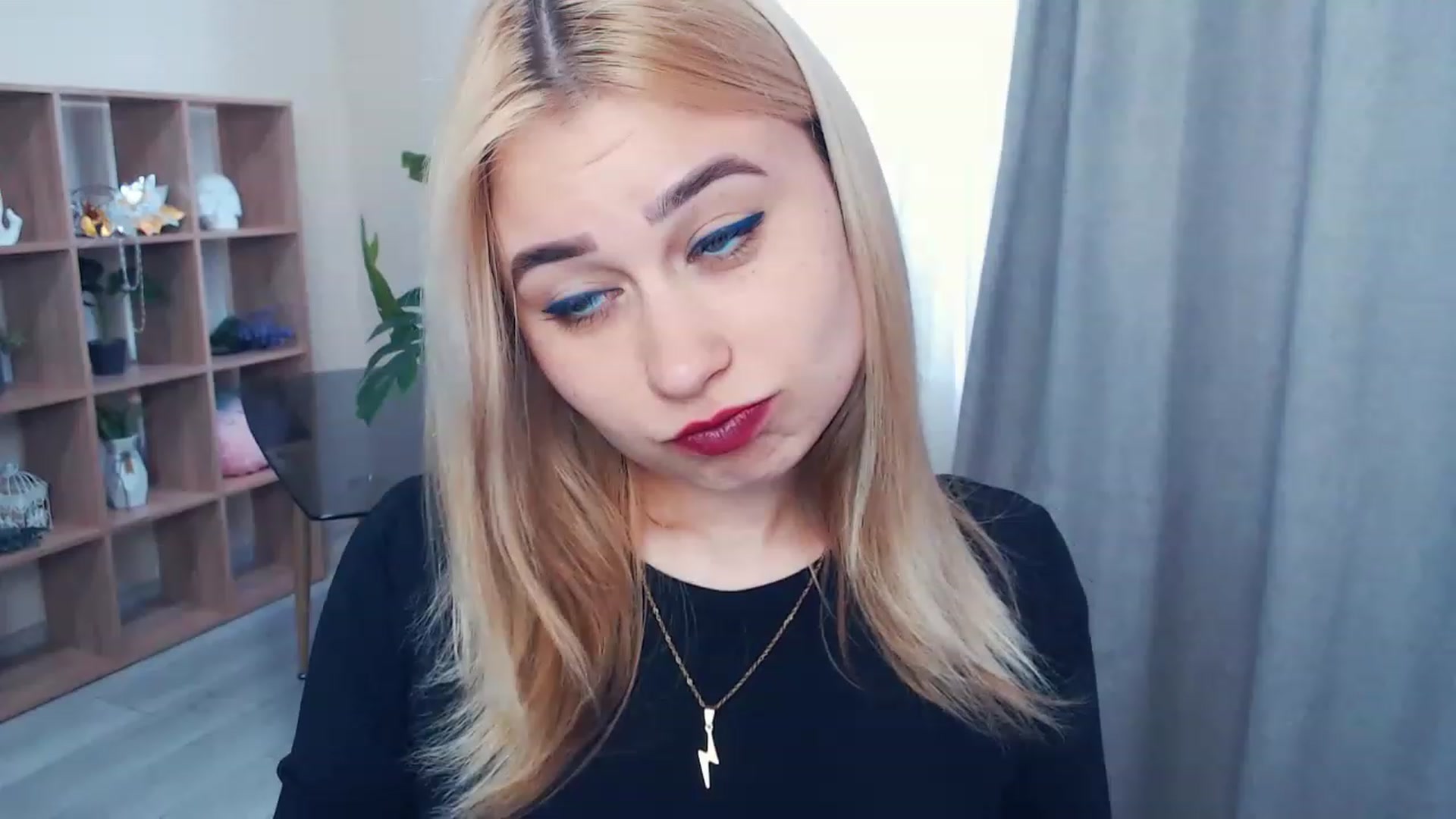 Gallery image thumbnail from Kukla_kolduna's myfreecams stream on, 04/01/2023, 14:17 image 8 of 20