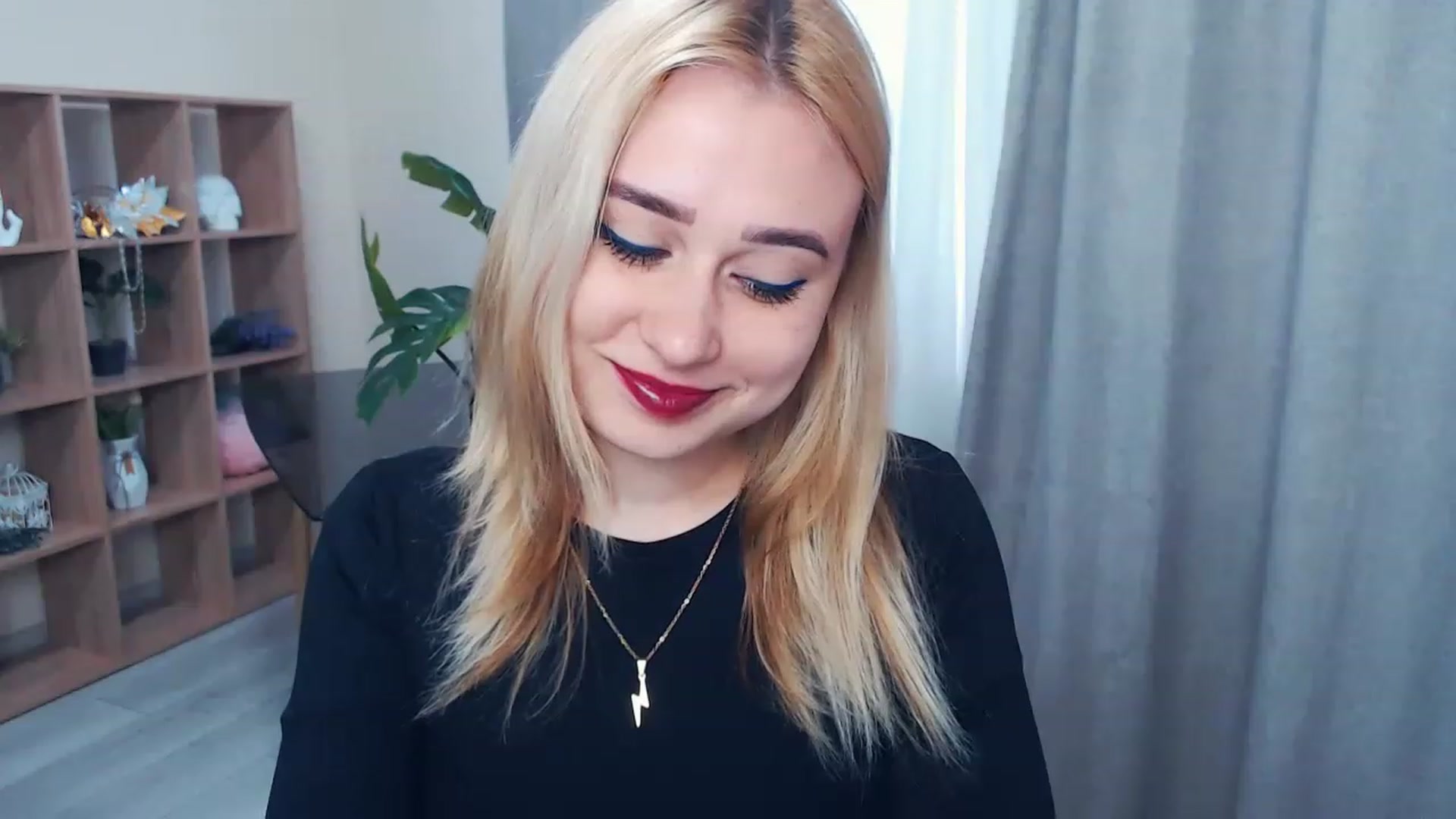 Gallery image thumbnail from Kukla_kolduna's myfreecams stream on, 04/01/2023, 14:17 image 12 of 20