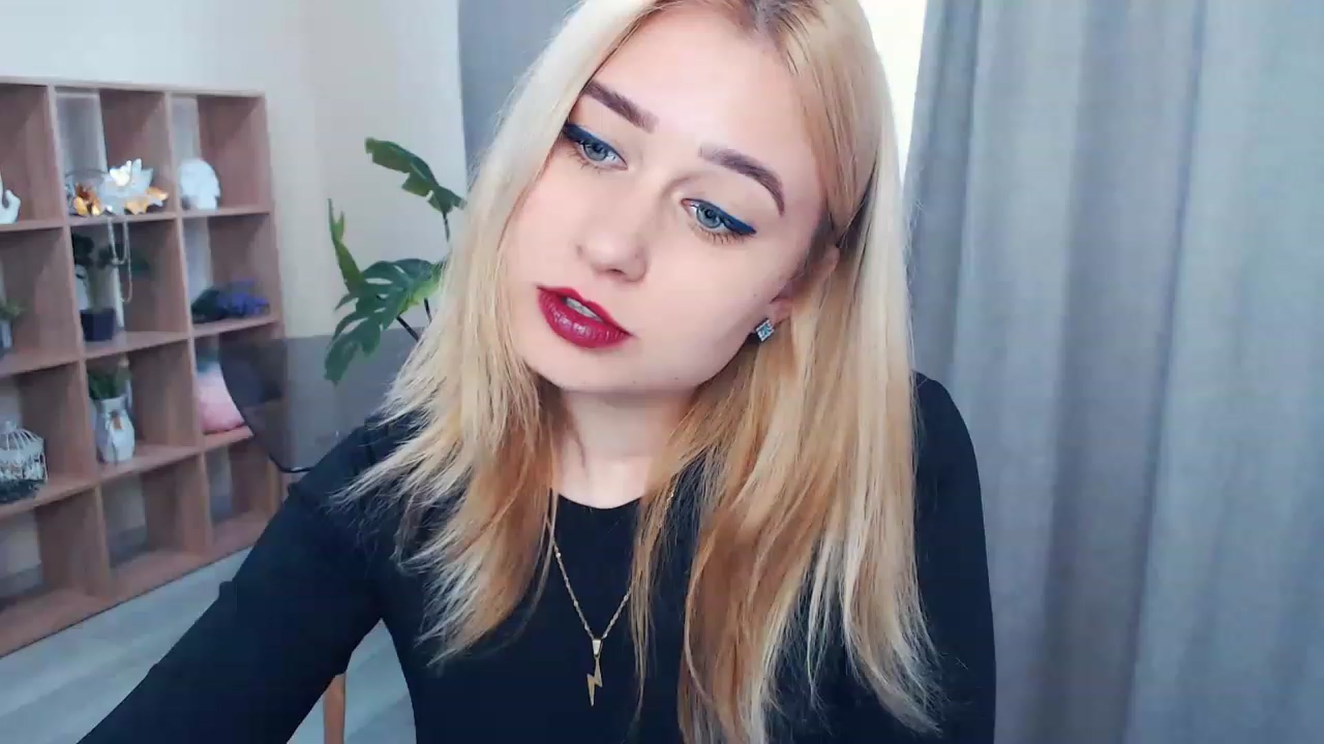 Gallery image thumbnail from Kukla_kolduna's myfreecams stream on, 04/01/2023, 14:17 image 7 of 20