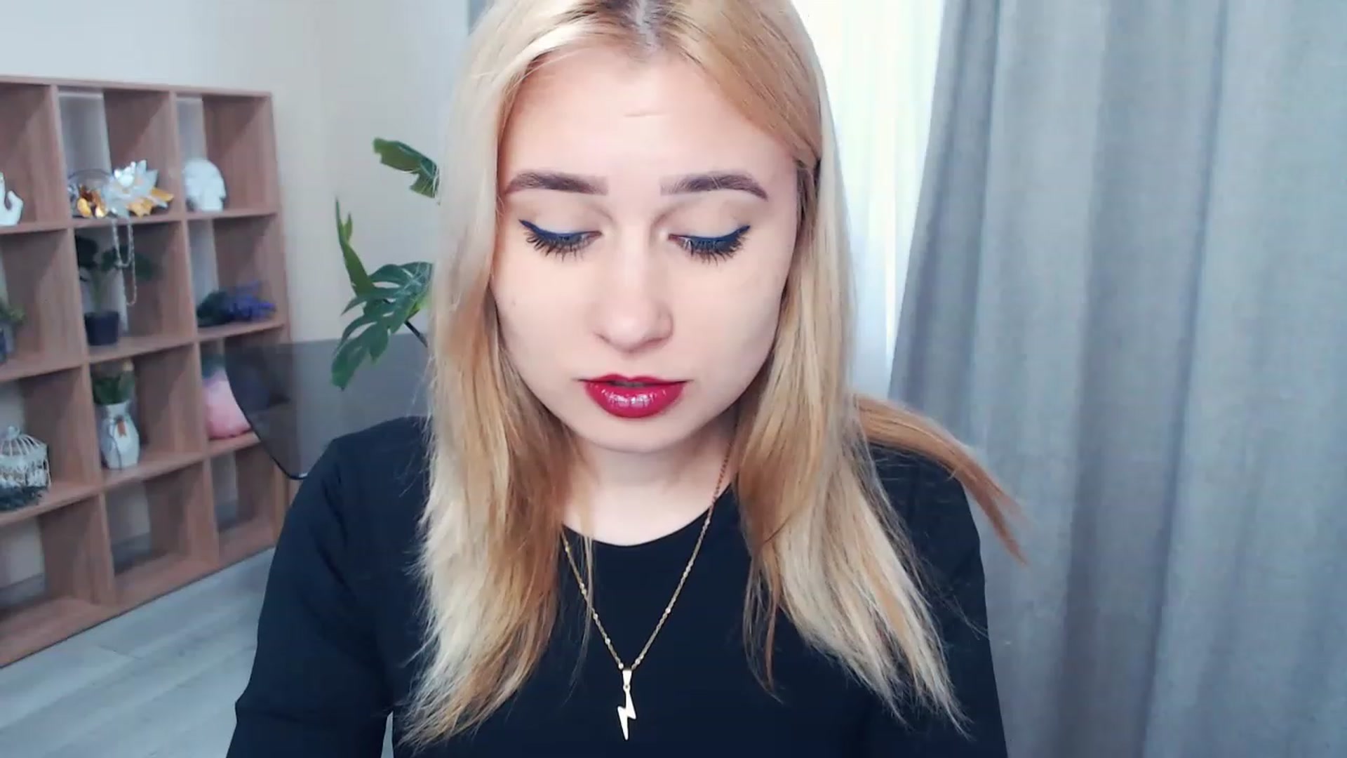 Gallery image thumbnail from Kukla_kolduna's myfreecams stream on, 04/01/2023, 15:15 image 5 of 20