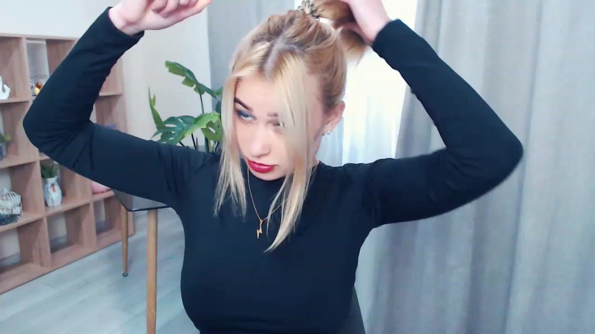 Gallery image thumbnail from Kukla_kolduna's myfreecams stream on, 04/01/2023, 15:15 image 15 of 20