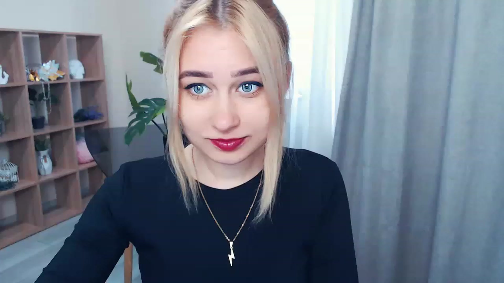 Gallery image thumbnail from Kukla_kolduna's myfreecams stream on, 04/01/2023, 15:15 image 18 of 20