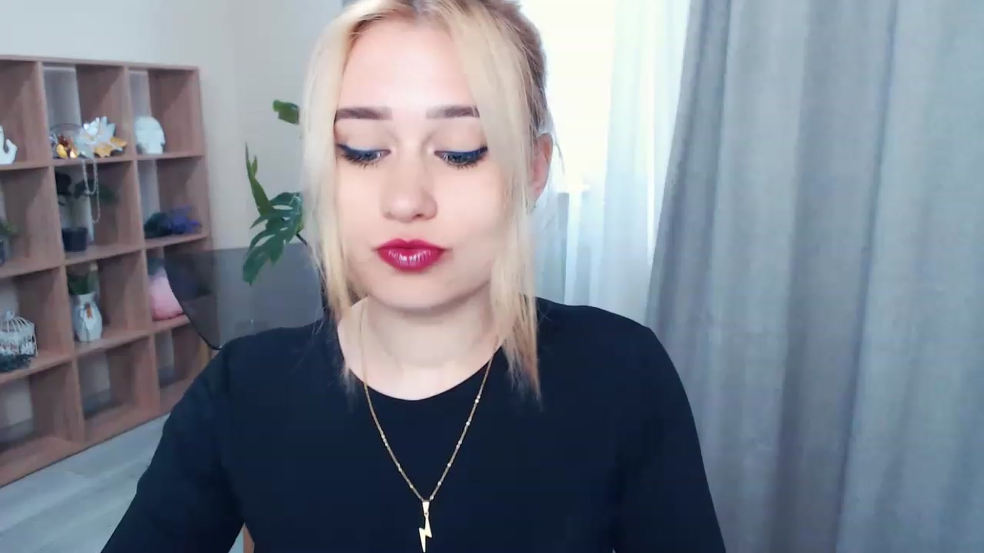 Gallery image thumbnail from Kukla_kolduna's myfreecams stream on, 04/01/2023, 15:15 image 13 of 20