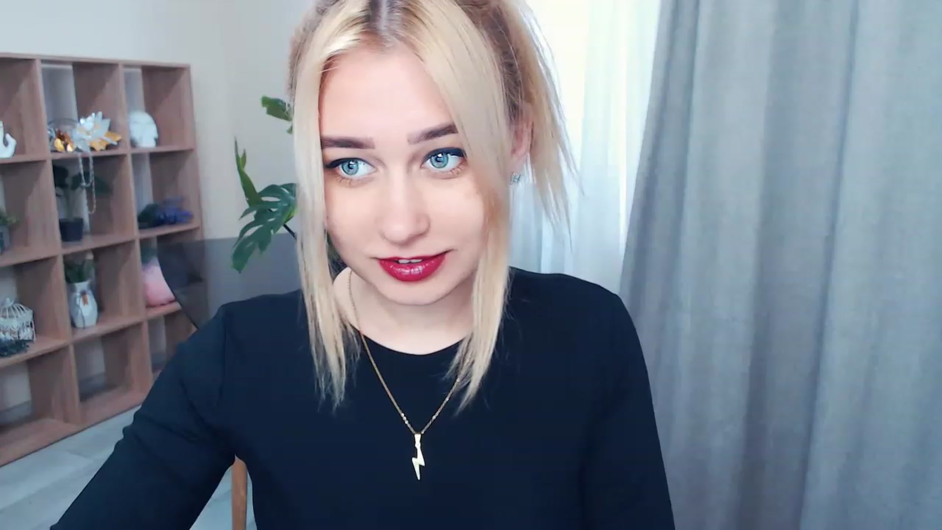 Gallery image thumbnail from Kukla_kolduna's myfreecams stream on, 04/01/2023, 15:15 image 16 of 20