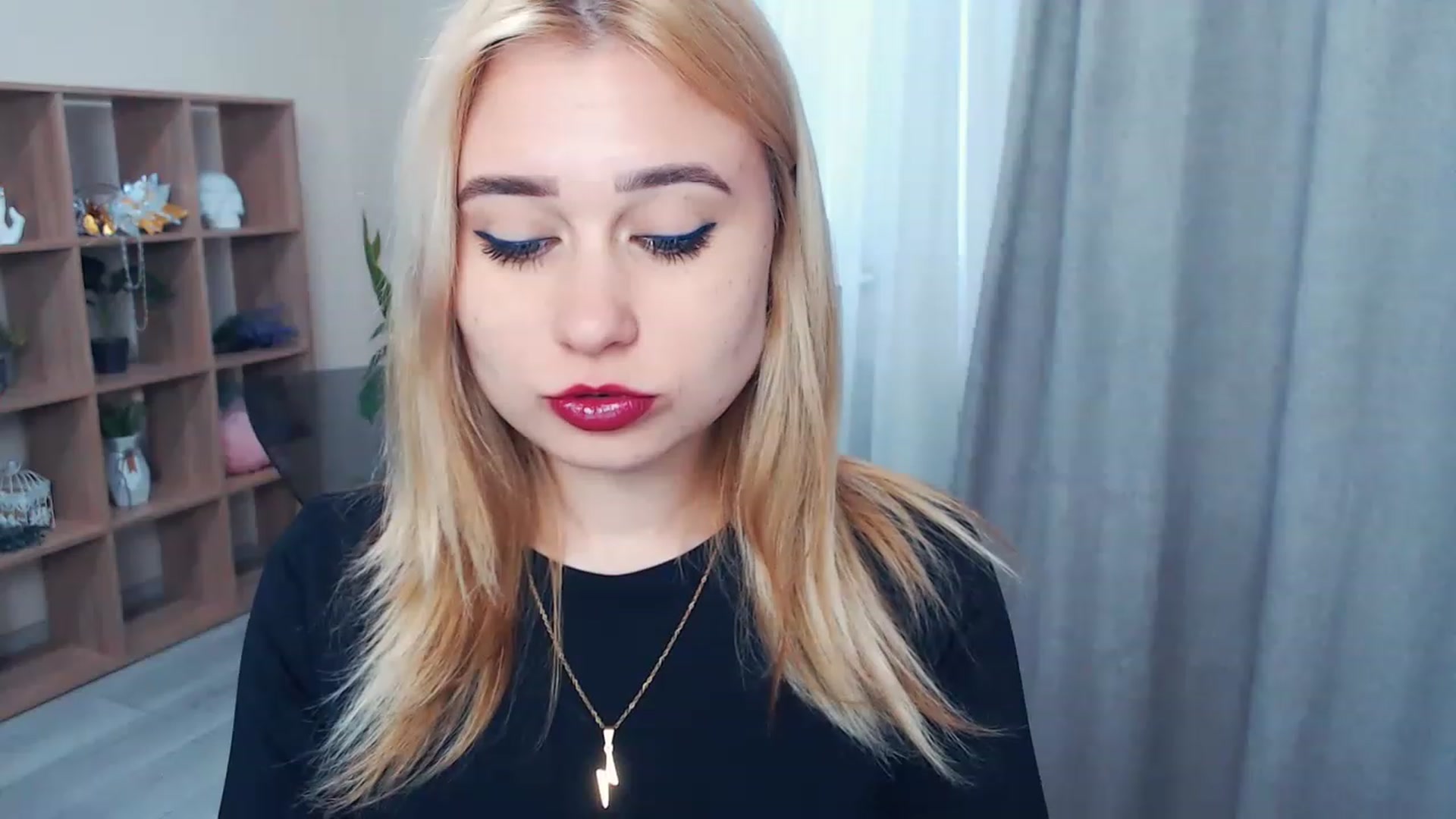 Gallery image thumbnail from Kukla_kolduna's myfreecams stream on, 04/01/2023, 15:15 image 2 of 20