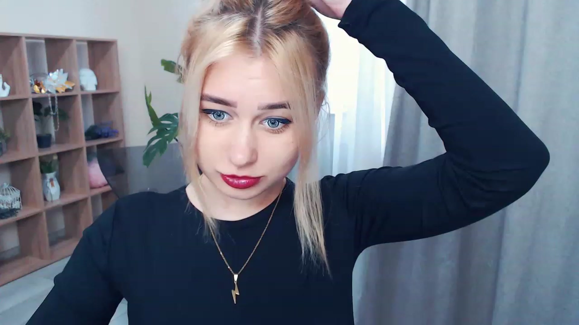 Gallery image thumbnail from Kukla_kolduna's myfreecams stream on, 04/01/2023, 15:15 image 14 of 20
