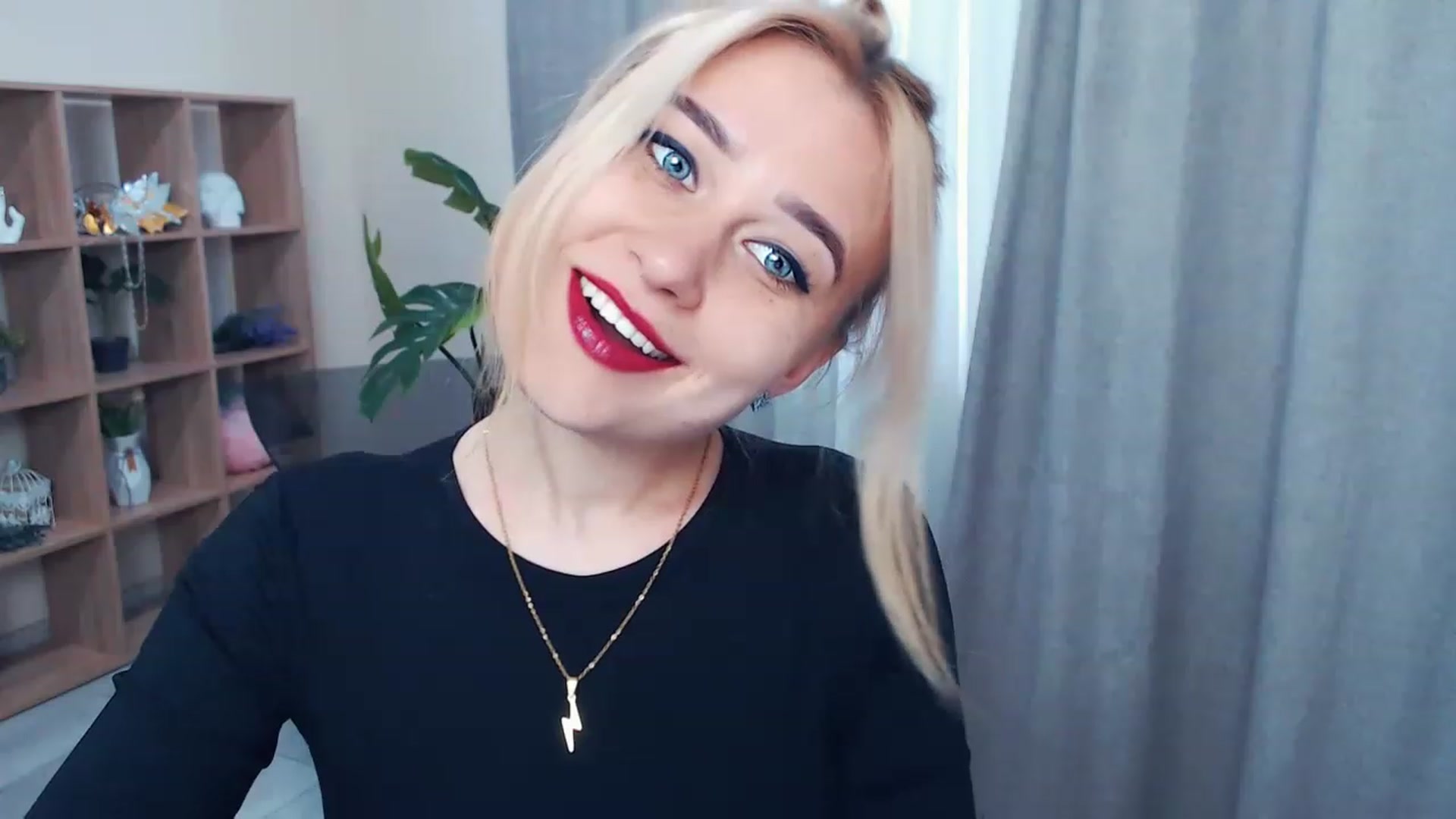 Gallery image thumbnail from Kukla_kolduna's myfreecams stream on, 04/01/2023, 15:15 image 12 of 20