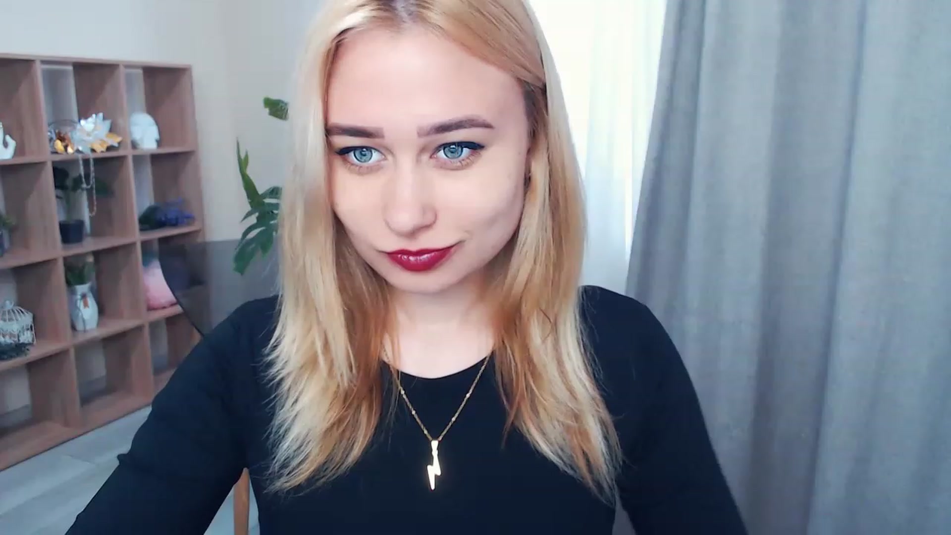 Gallery image thumbnail from Kukla_kolduna's myfreecams stream on, 04/01/2023, 15:15 image 6 of 20