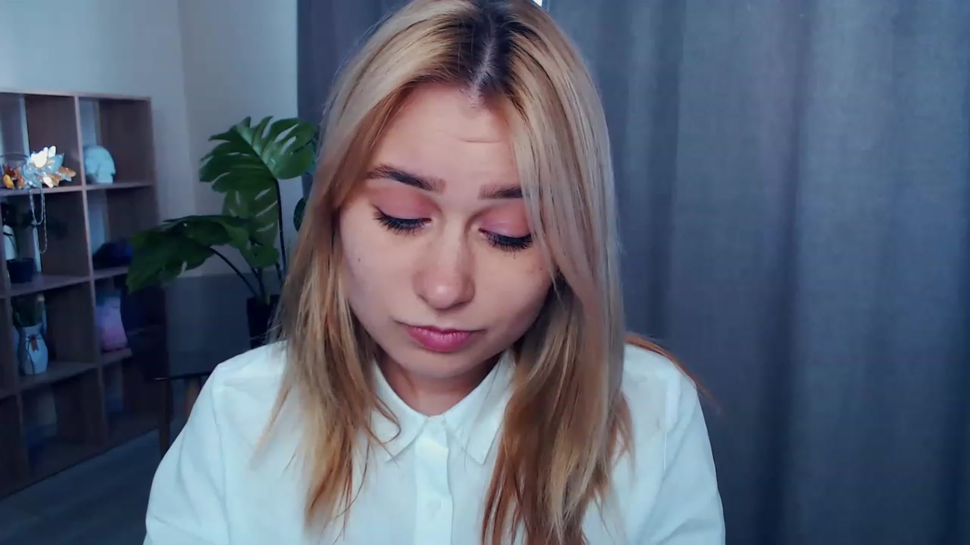 Gallery image thumbnail from Kukla_kolduna's myfreecams stream on, 04/07/2023, 11:25 image 17 of 20