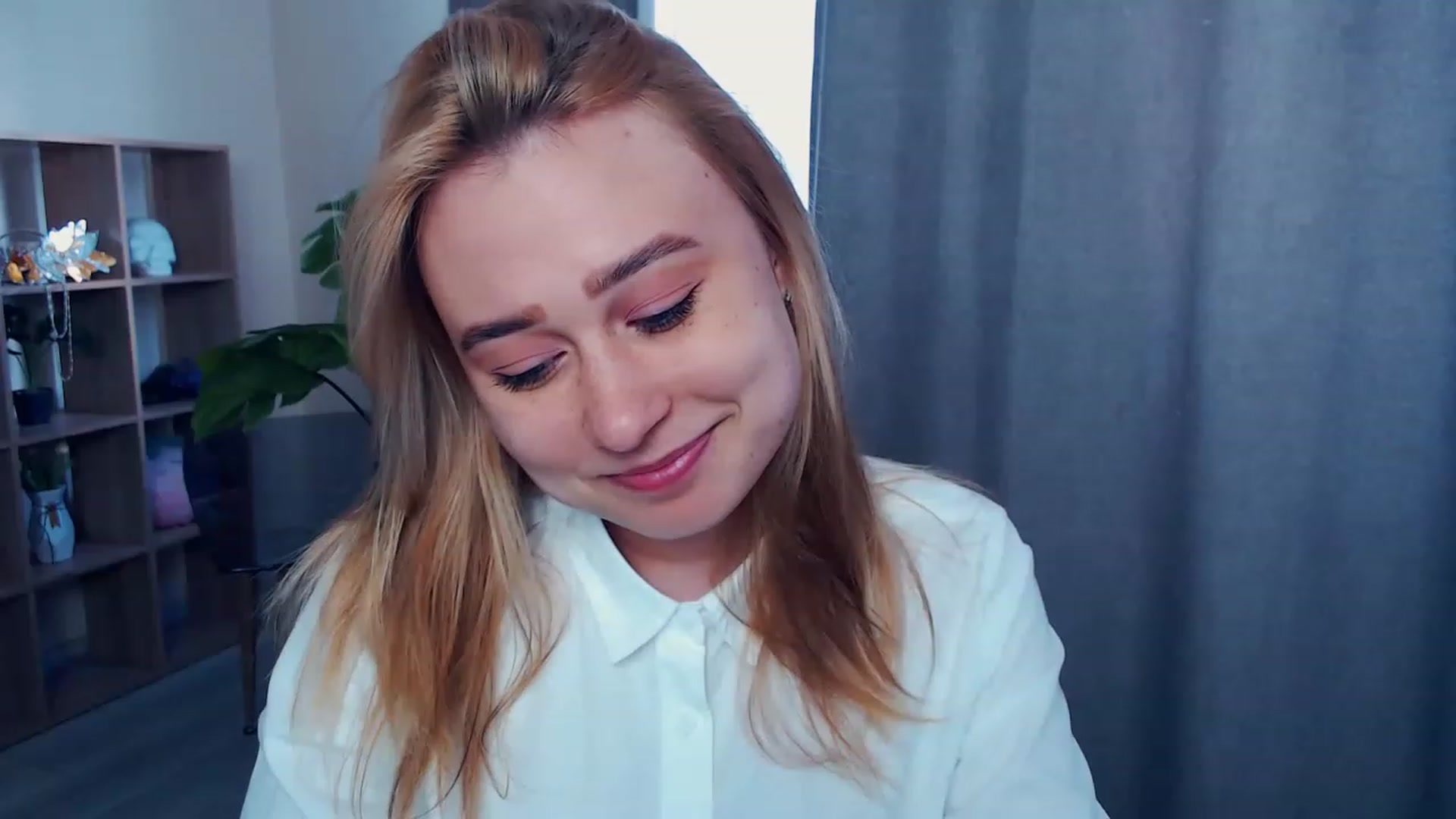 Gallery image thumbnail from Kukla_kolduna's myfreecams stream on, 04/07/2023, 11:25 image 7 of 20