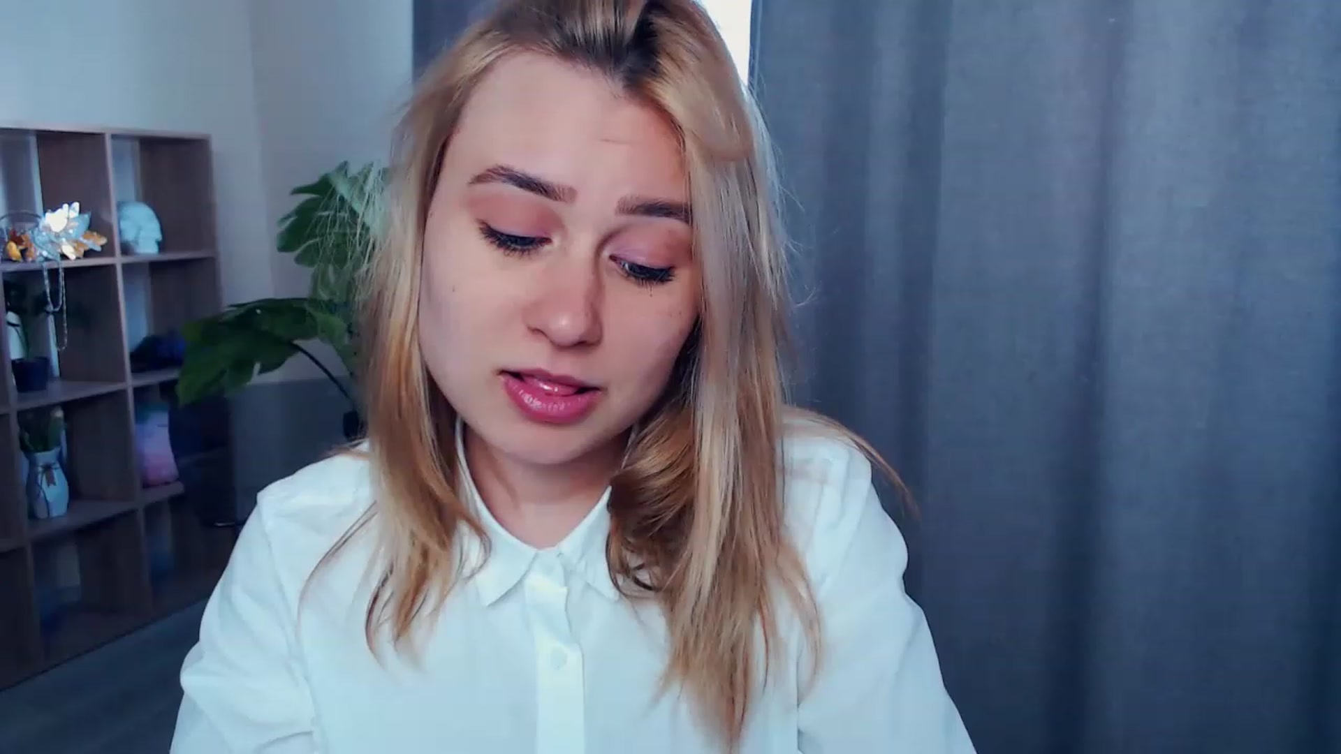Gallery image thumbnail from Kukla_kolduna's myfreecams stream on, 04/07/2023, 11:25 image 4 of 20