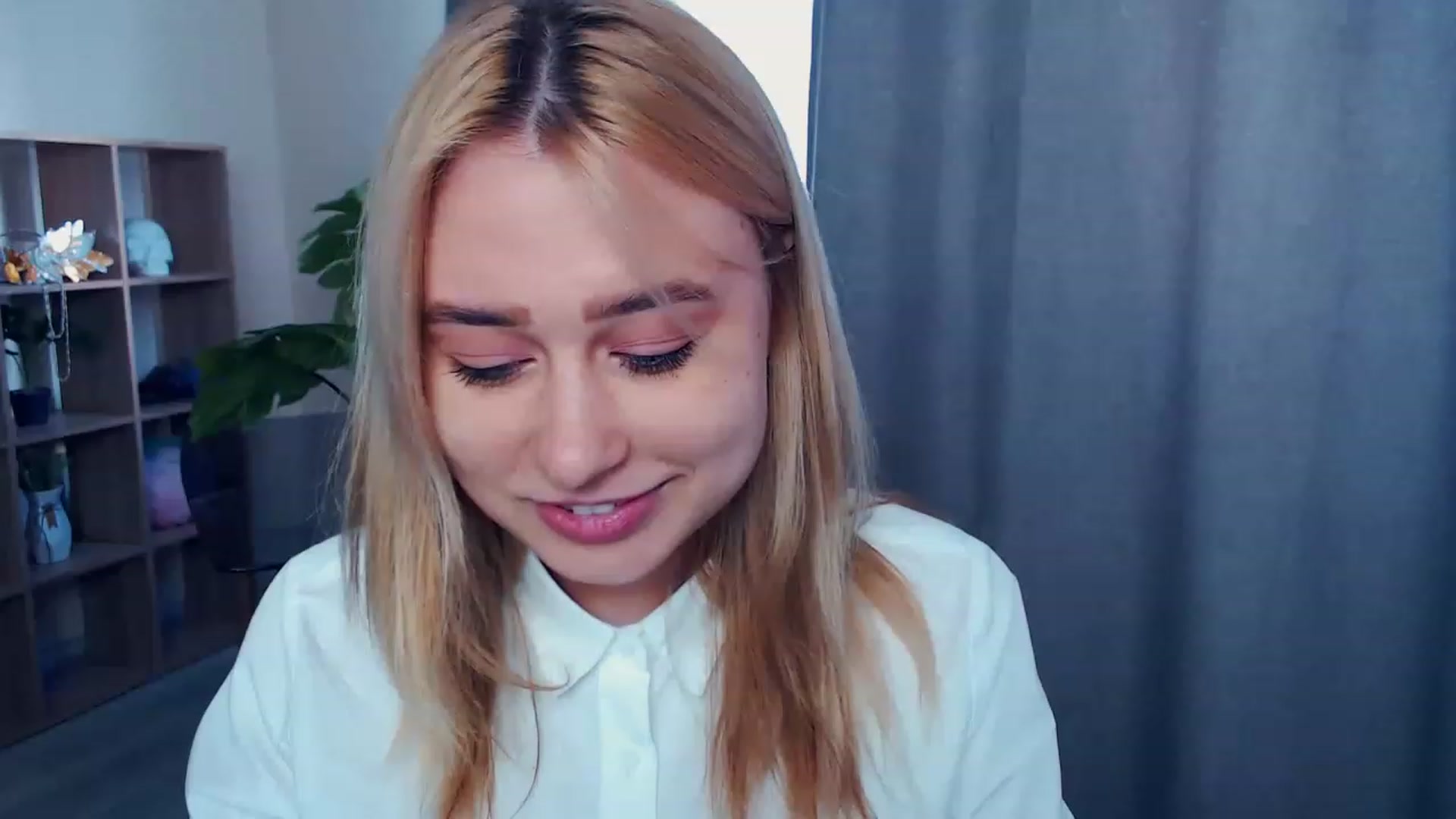 Gallery image thumbnail from Kukla_kolduna's myfreecams stream on, 04/07/2023, 11:25 image 19 of 20