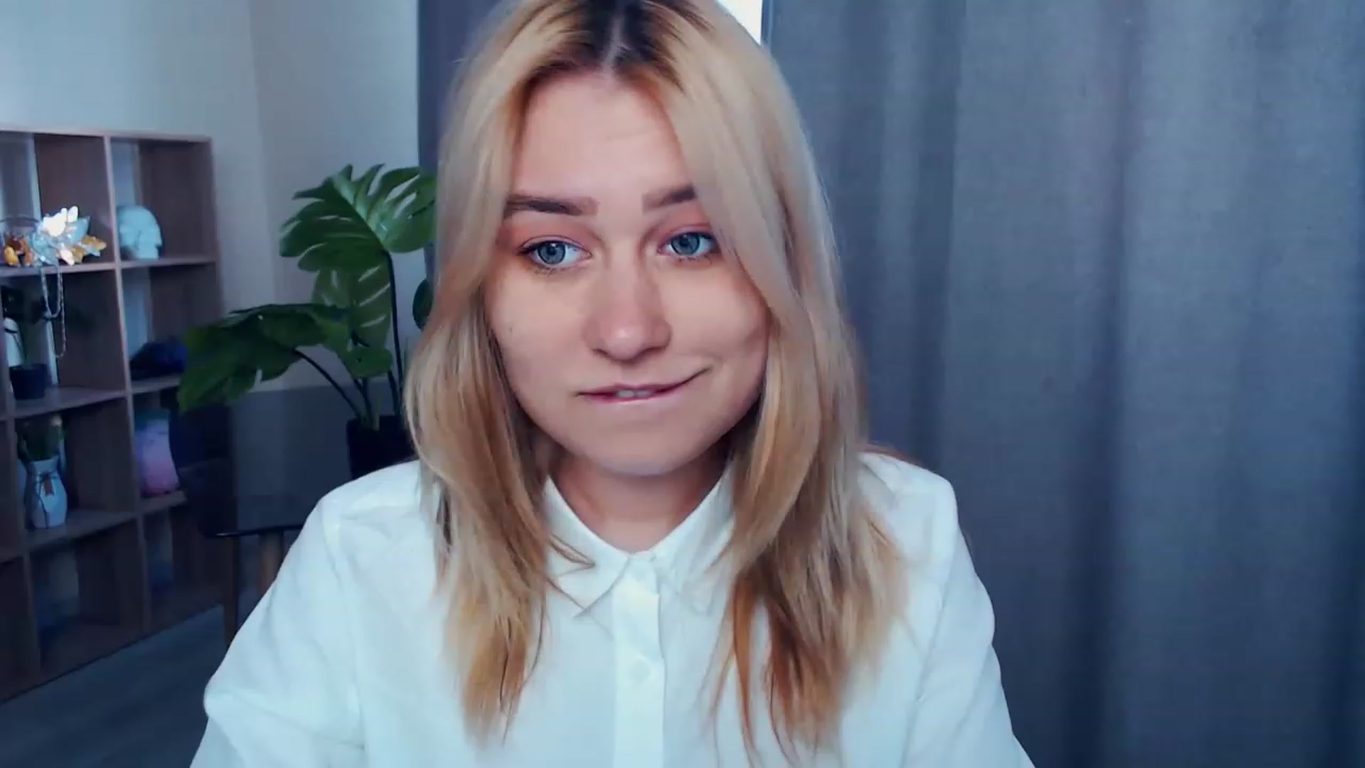 Gallery image thumbnail from Kukla_kolduna's myfreecams stream on, 04/07/2023, 11:25 image 16 of 20
