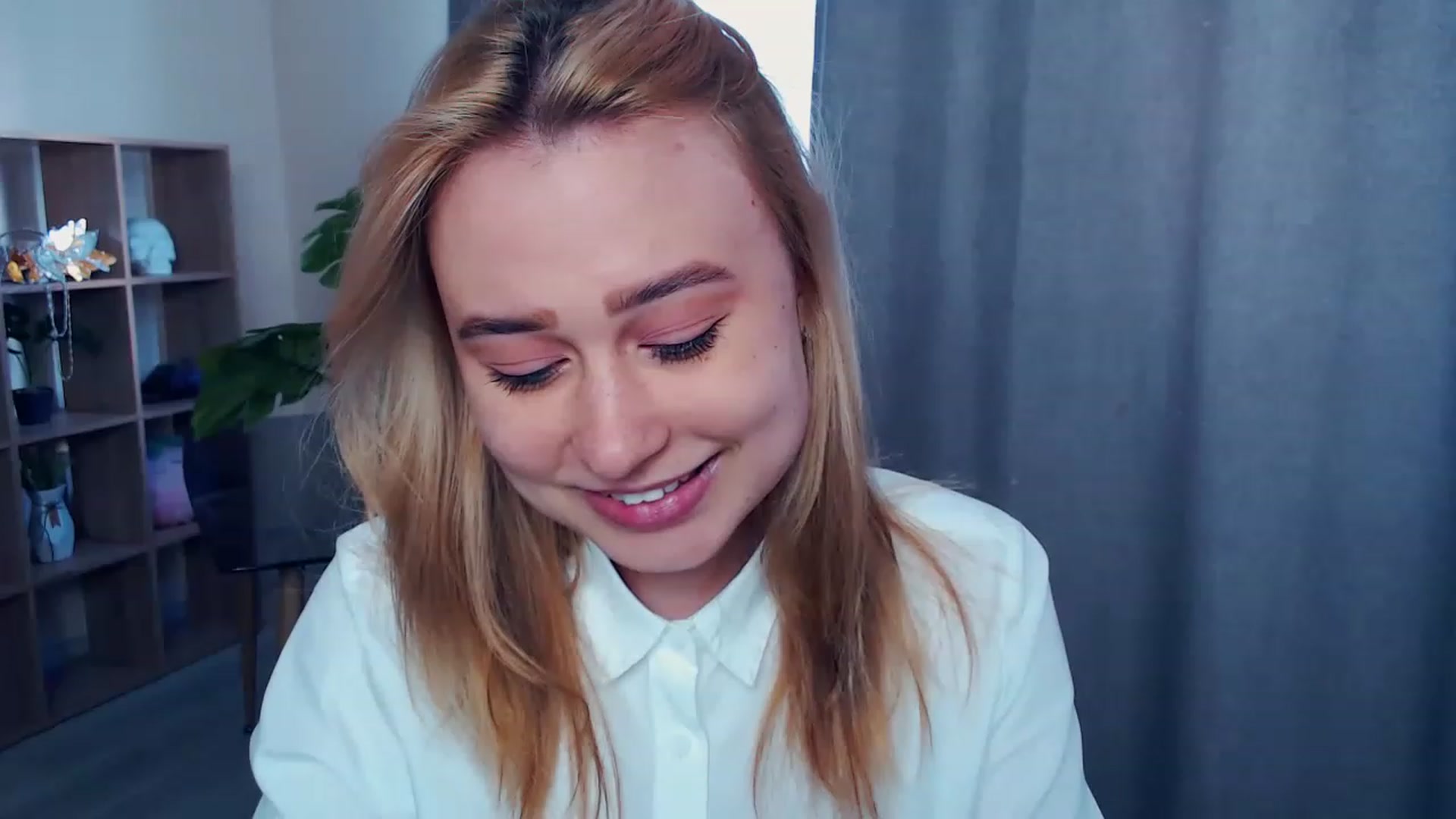 Gallery image thumbnail from Kukla_kolduna's myfreecams stream on, 04/07/2023, 11:25 image 13 of 20
