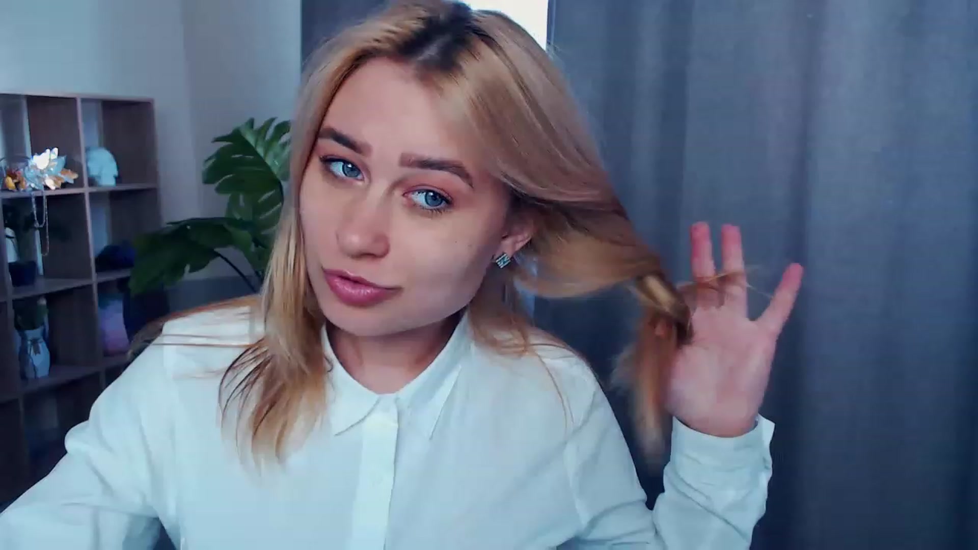 Gallery image thumbnail from Kukla_kolduna's myfreecams stream on, 04/07/2023, 11:25 image 6 of 20