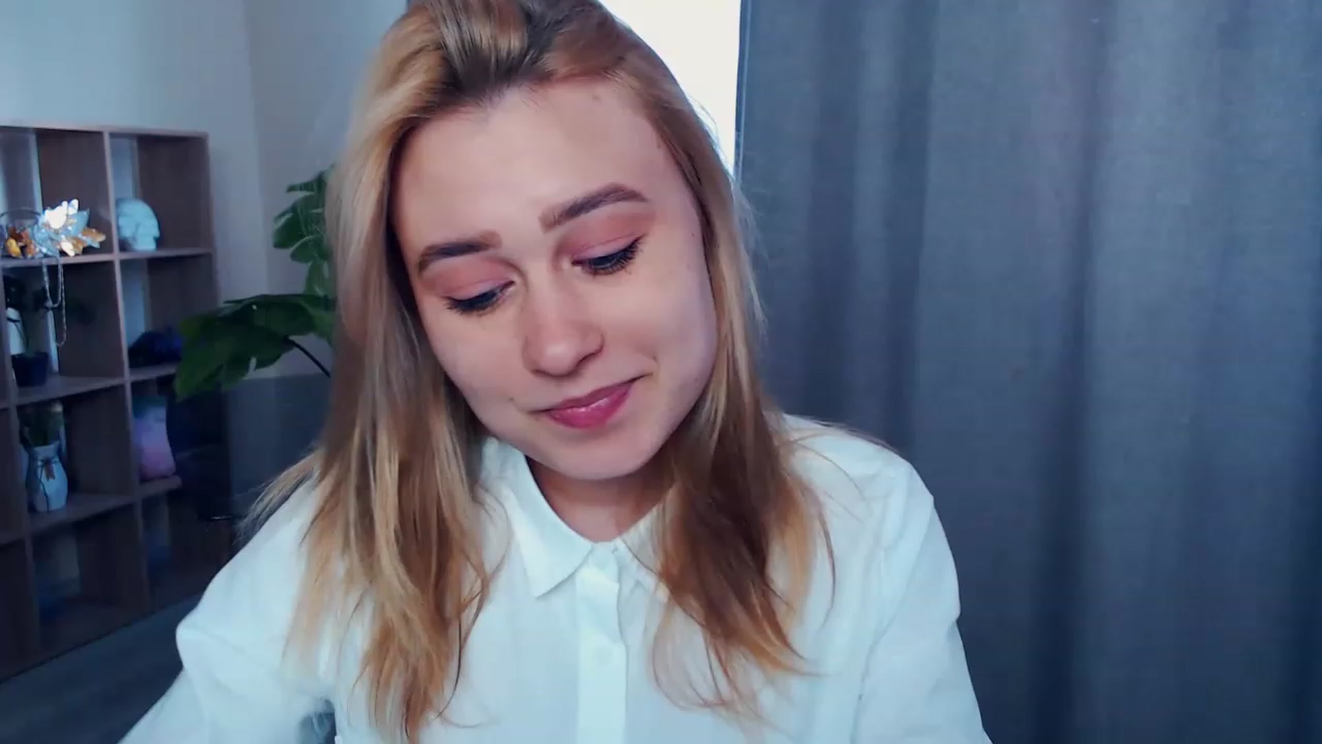 Gallery image thumbnail from Kukla_kolduna's myfreecams stream on, 04/07/2023, 11:25 image 8 of 20