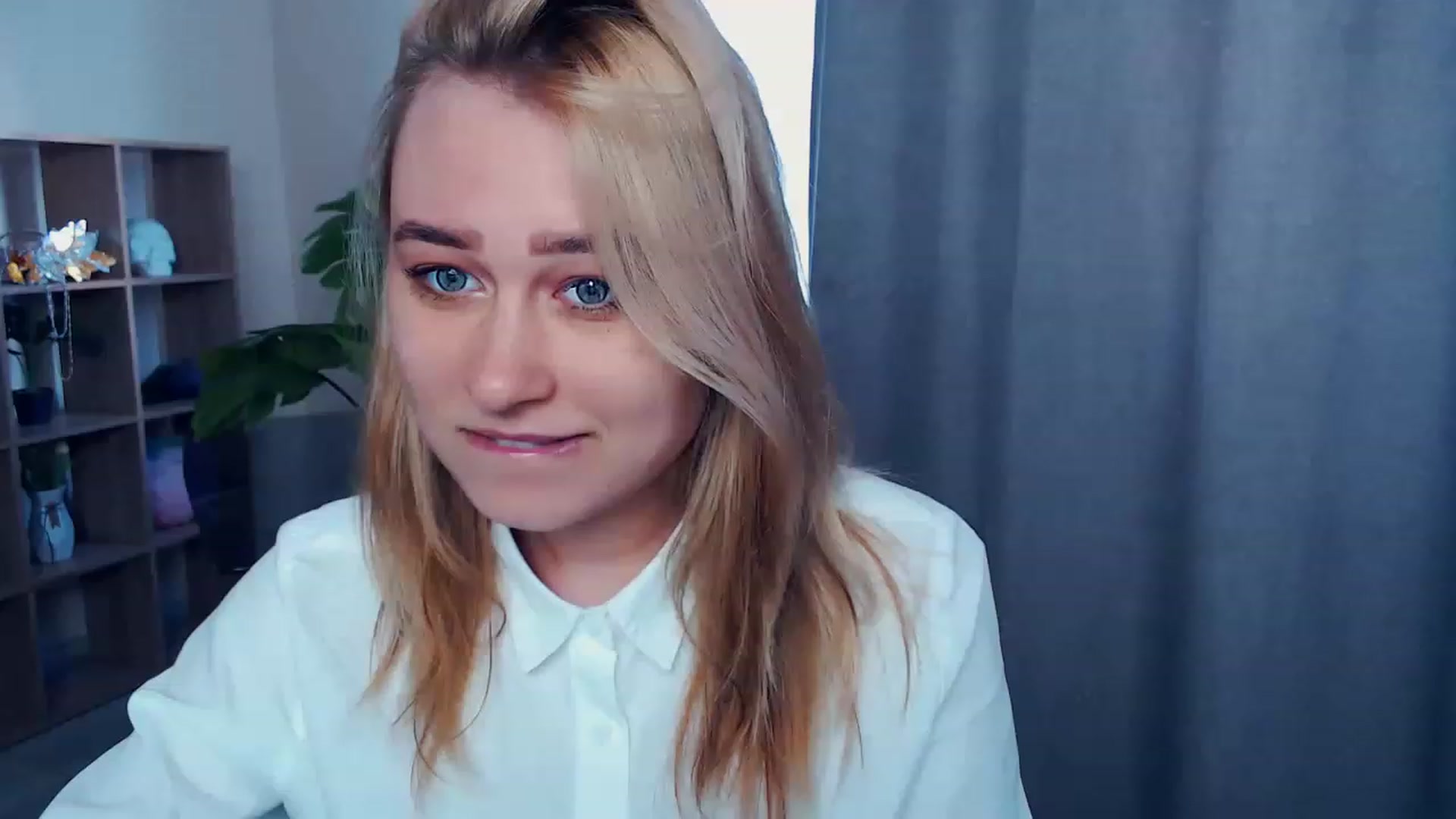 Gallery image thumbnail from Kukla_kolduna's myfreecams stream on, 04/07/2023, 11:25 image 12 of 20