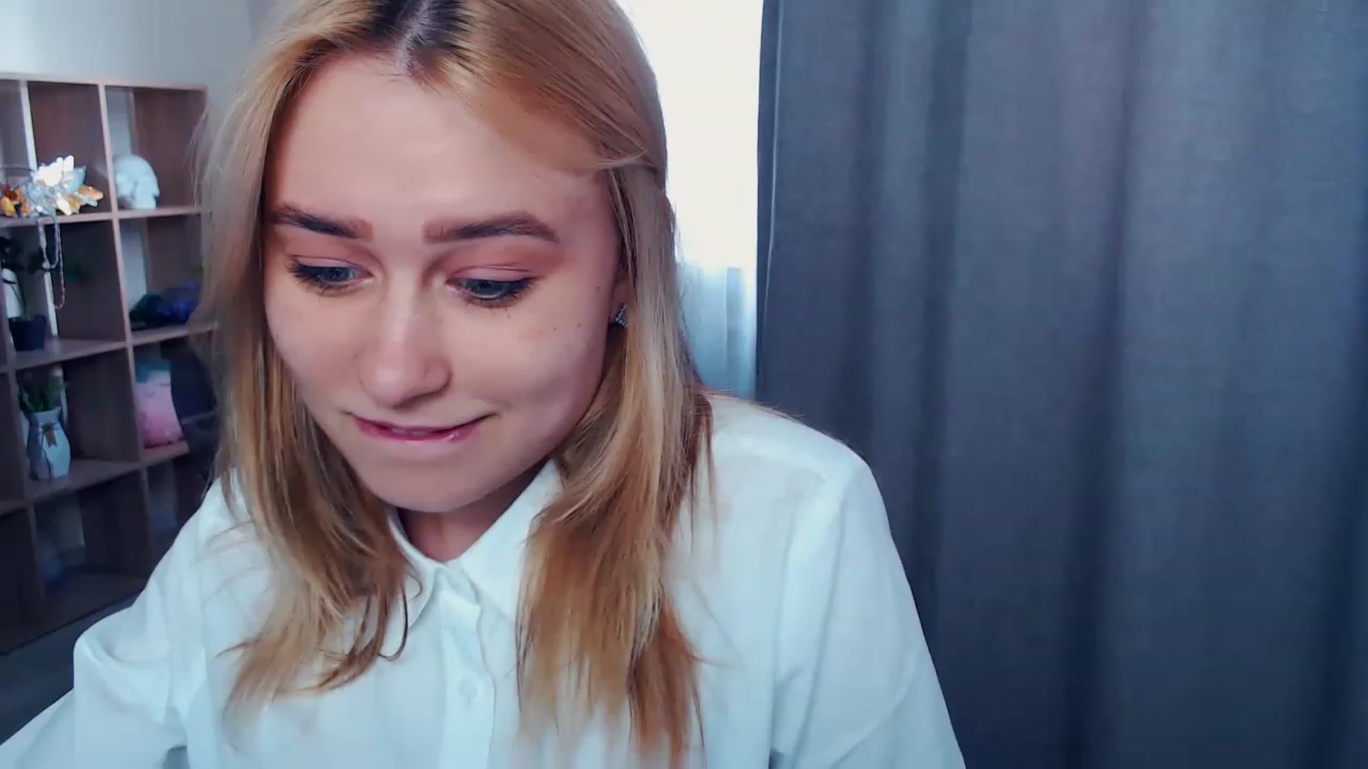 Gallery image thumbnail from Kukla_kolduna's myfreecams stream on, 04/07/2023, 13:39 image 5 of 20