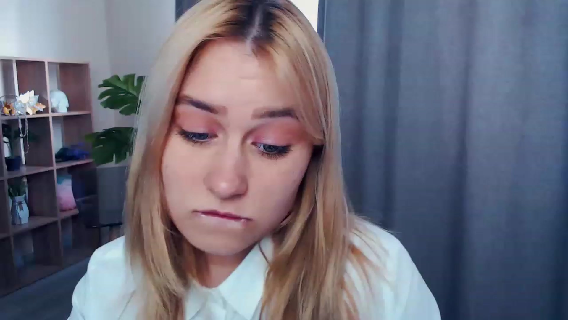Gallery image thumbnail from Kukla_kolduna's myfreecams stream on, 04/07/2023, 13:39 image 13 of 20
