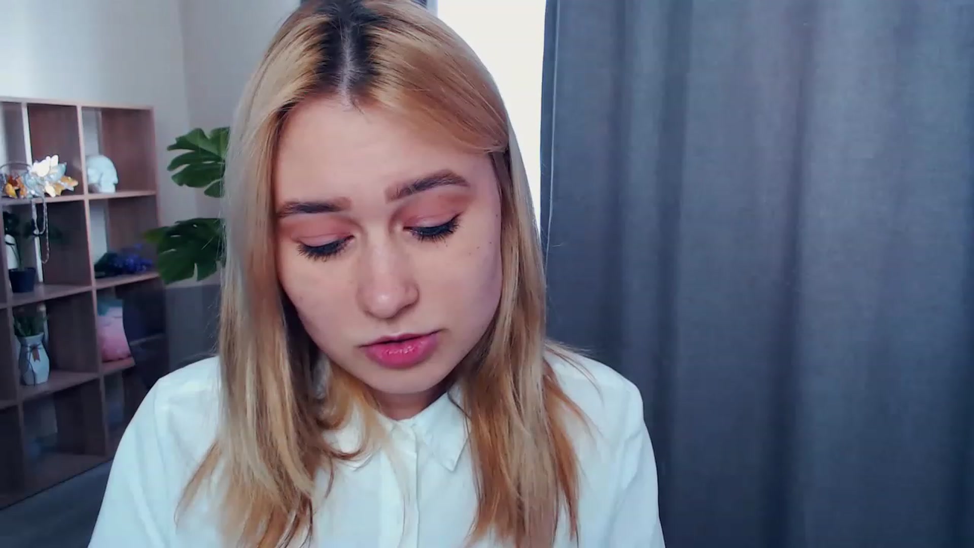 Gallery image thumbnail from Kukla_kolduna's myfreecams stream on, 04/07/2023, 13:39 image 17 of 20