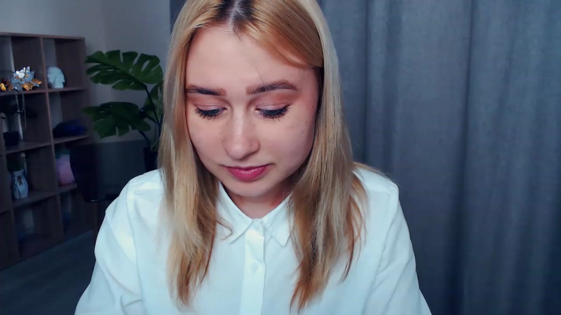Gallery image thumbnail from Kukla_kolduna's myfreecams stream on, 04/07/2023, 15:51 image 10 of 20