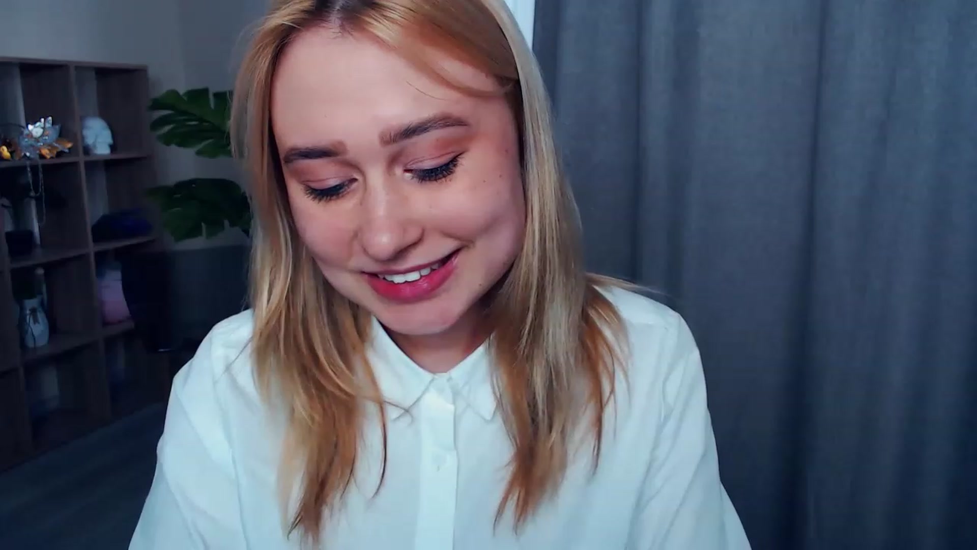 Gallery image thumbnail from Kukla_kolduna's myfreecams stream on, 04/07/2023, 15:51 image 12 of 20