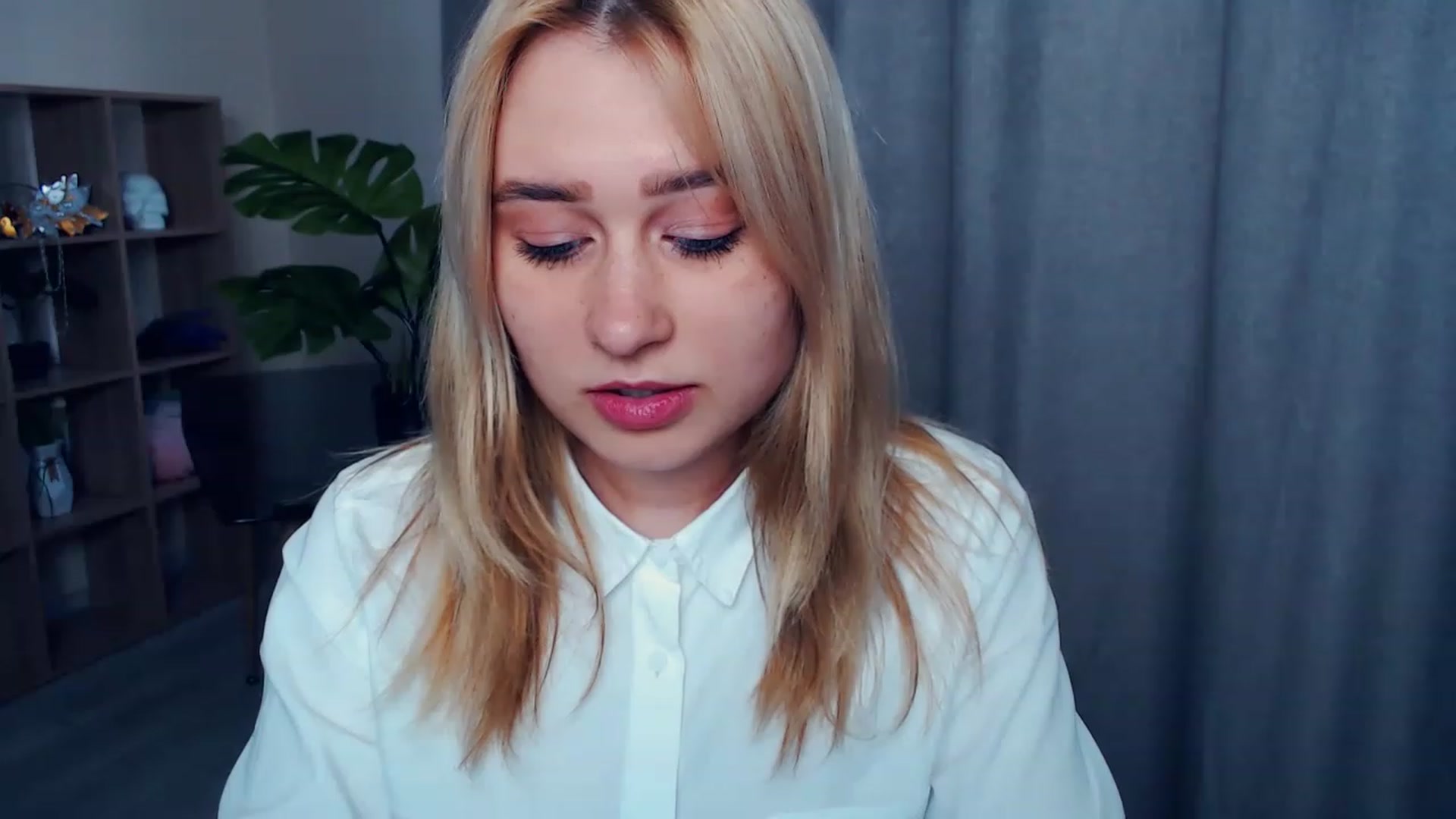 Gallery image thumbnail from Kukla_kolduna's myfreecams stream on, 04/07/2023, 15:51 image 19 of 20