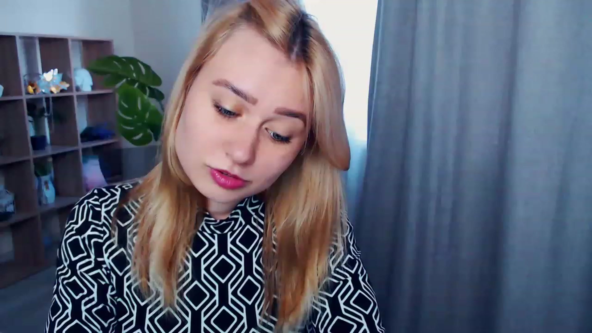 Gallery image thumbnail from Kukla_kolduna's myfreecams stream on, 04/08/2023, 14:32 image 17 of 20