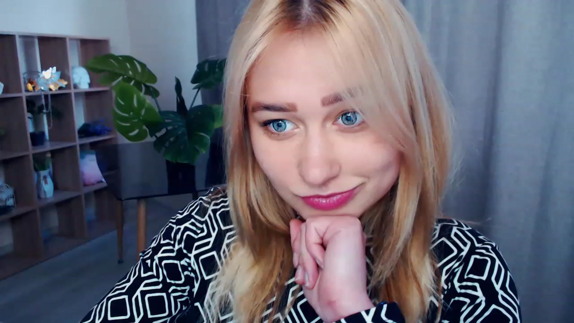 Gallery image thumbnail from Kukla_kolduna's myfreecams stream on, 04/08/2023, 14:32 image 16 of 20