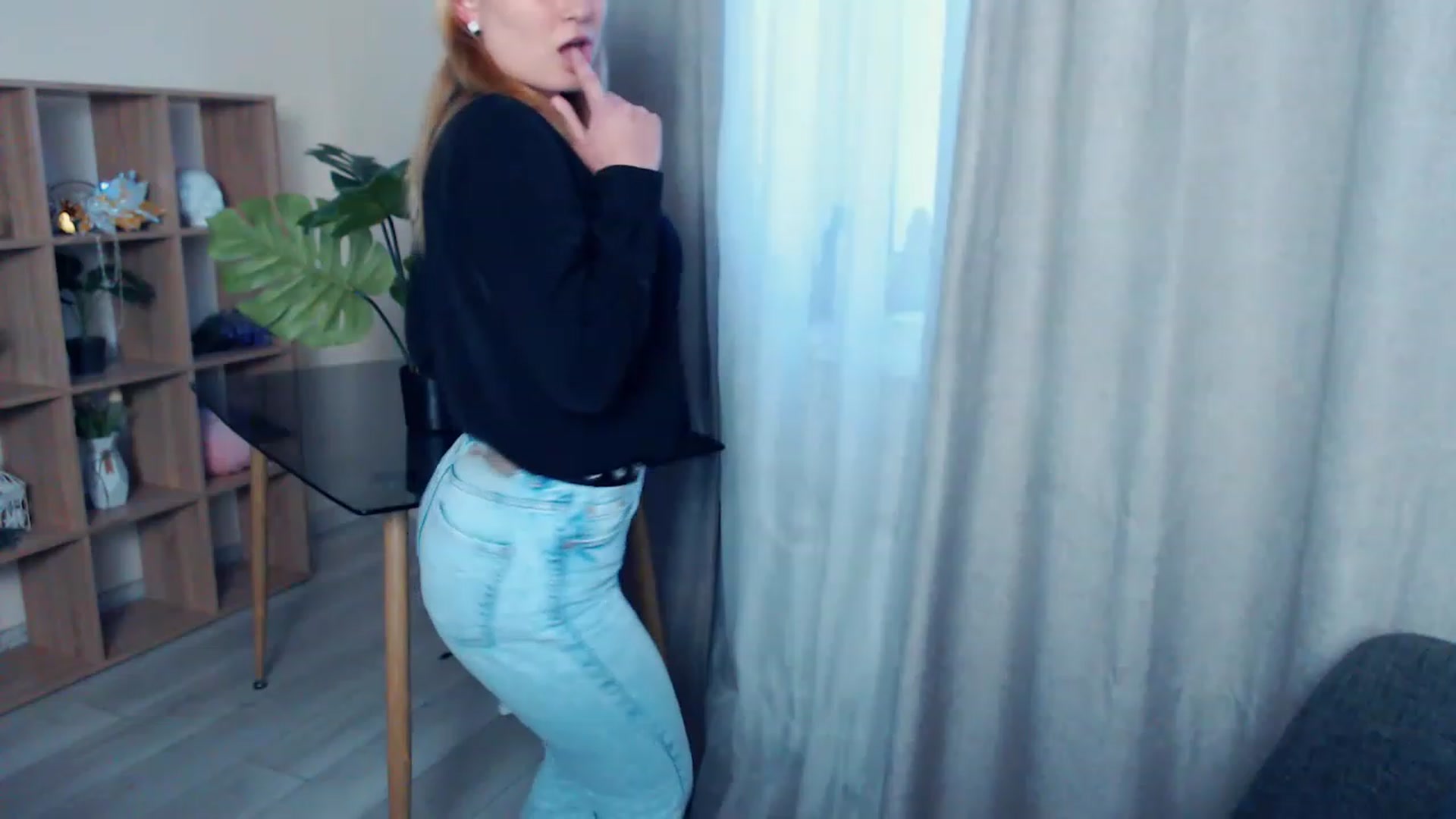 Gallery image thumbnail from Kukla_kolduna's myfreecams stream on, 04/23/2023, 17:25 image 10 of 20