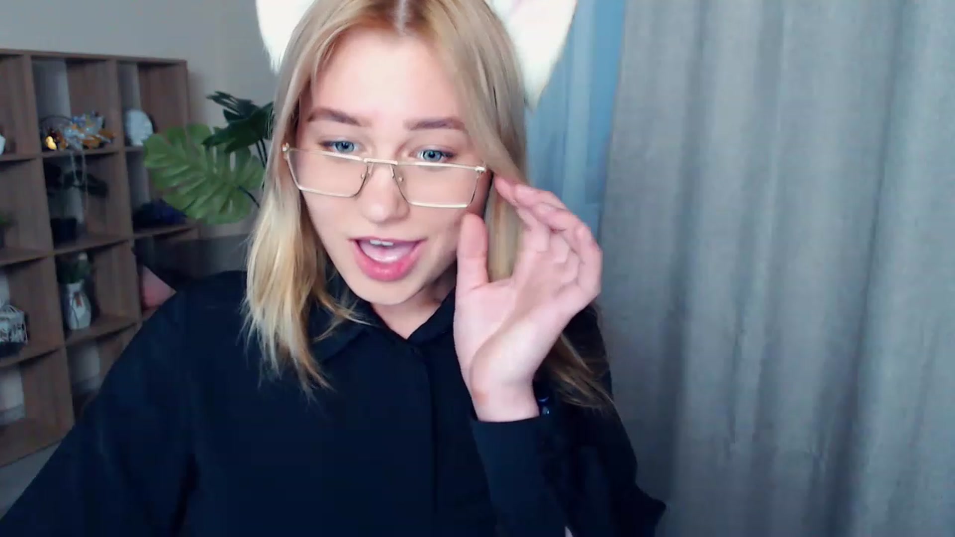 Gallery image thumbnail from Kukla_kolduna's myfreecams stream on, 04/23/2023, 17:25 image 19 of 20