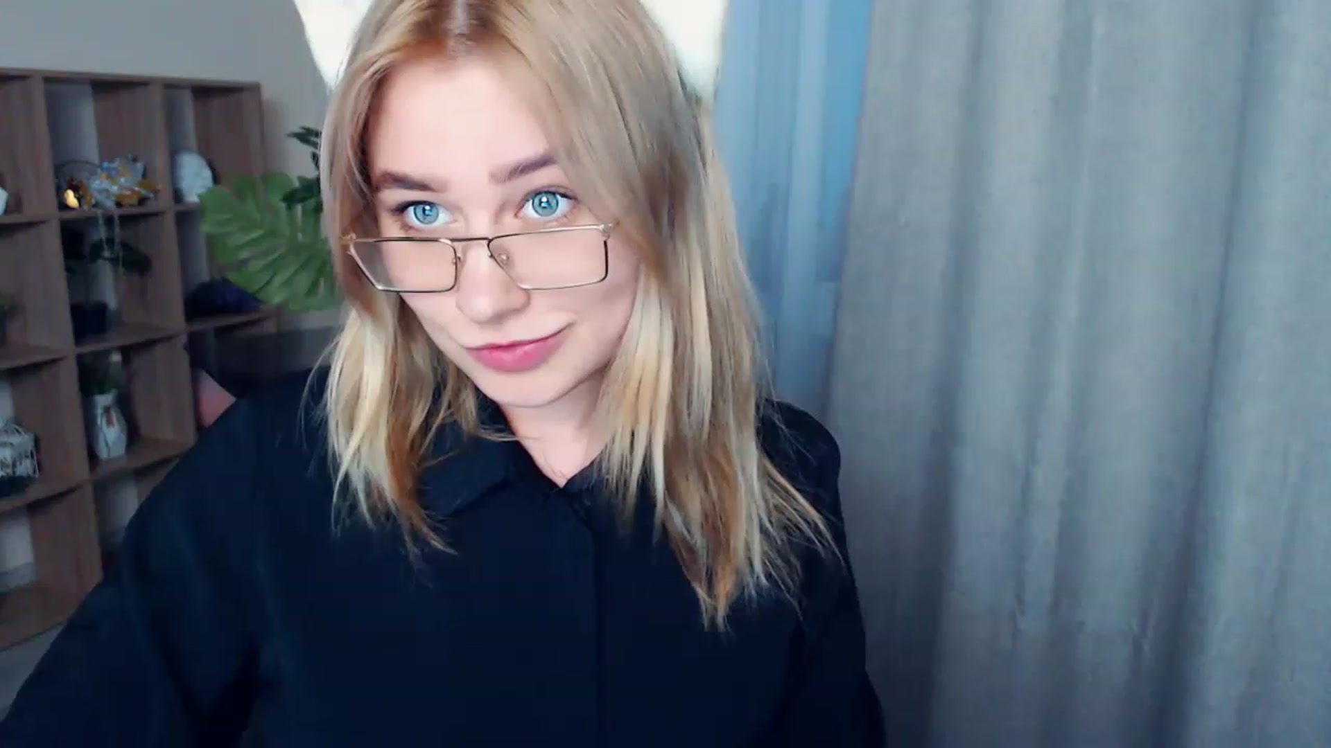 Gallery image thumbnail from Kukla_kolduna's myfreecams stream on, 04/23/2023, 17:25 image 18 of 20