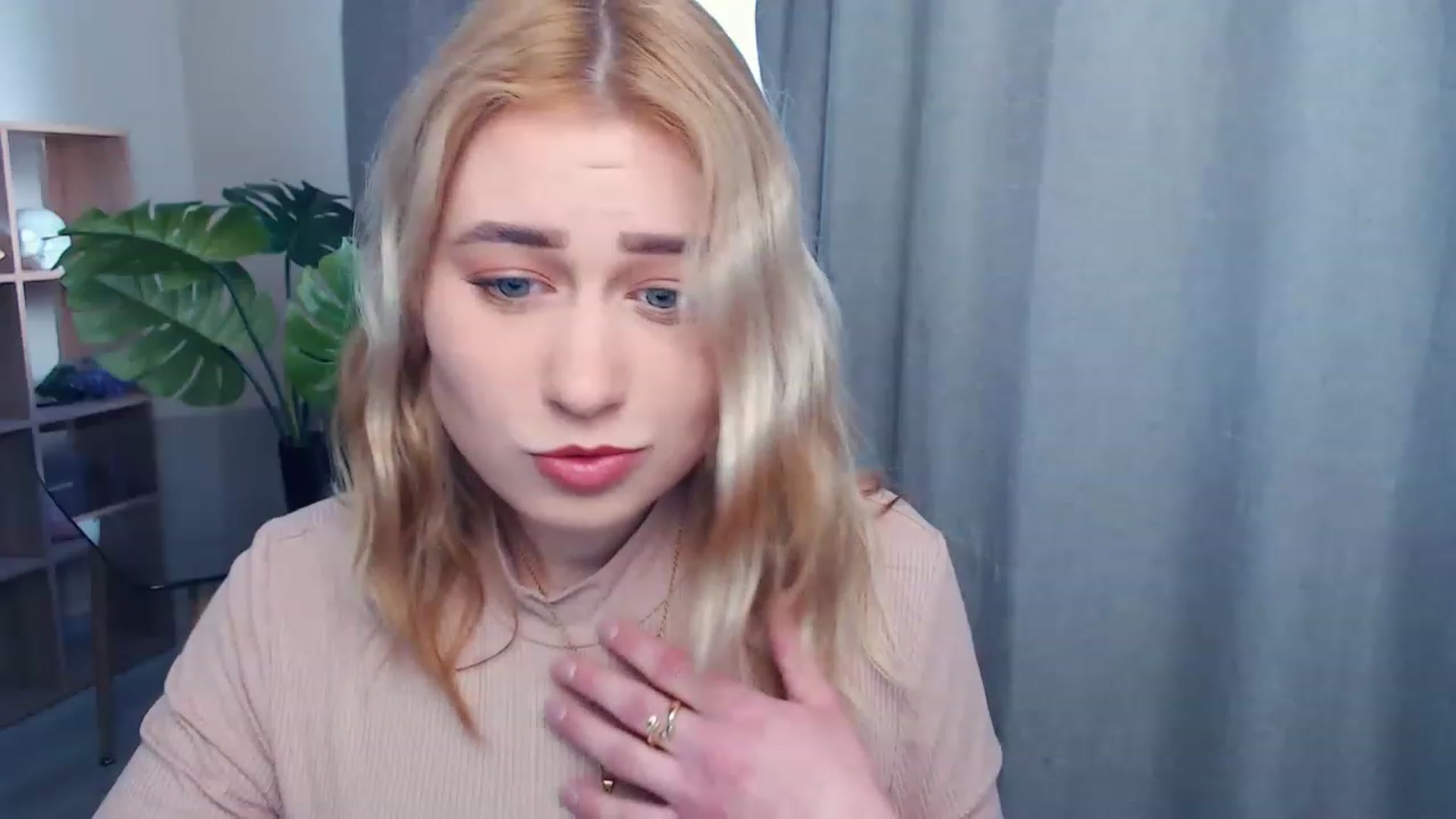 Gallery image thumbnail from Kukla_kolduna's myfreecams stream on, 05/01/2023, 16:00 image 8 of 20