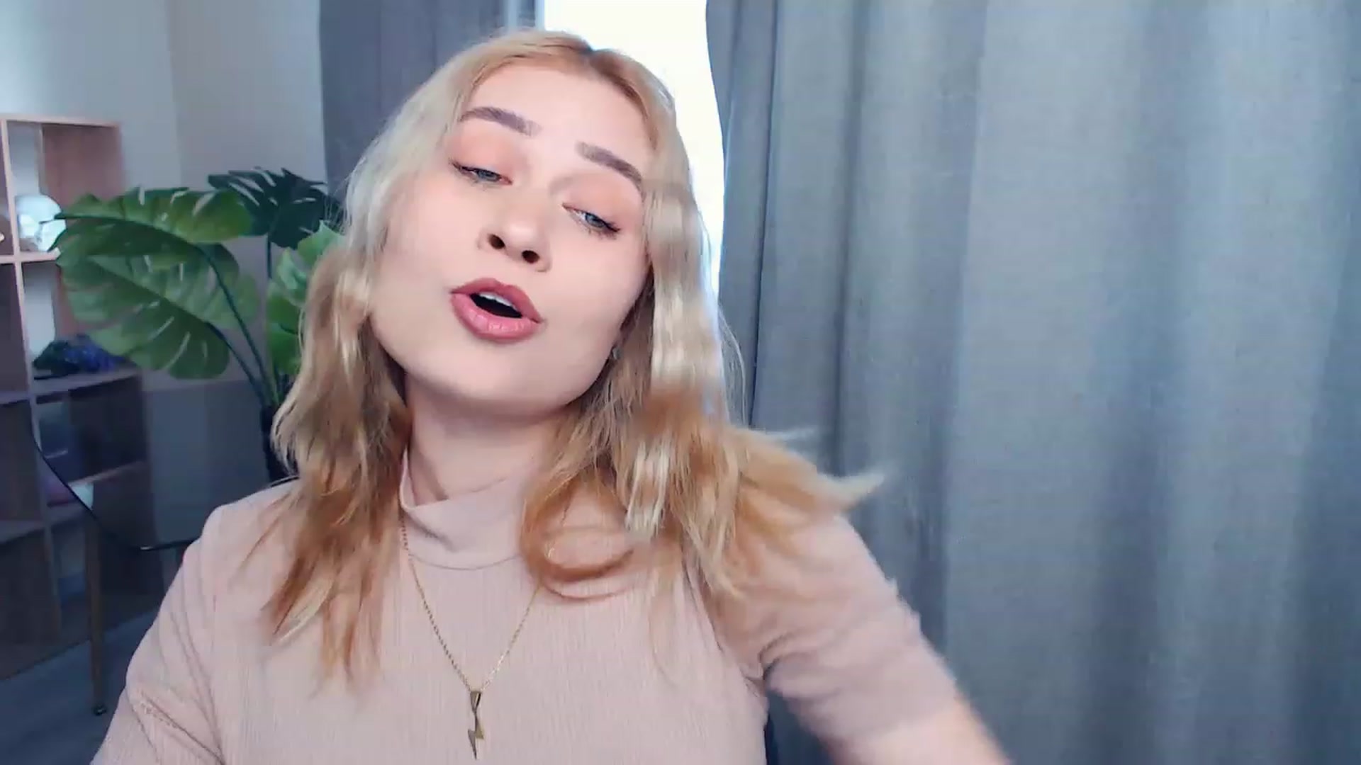 Gallery image thumbnail from Kukla_kolduna's myfreecams stream on, 05/01/2023, 16:00 image 11 of 20
